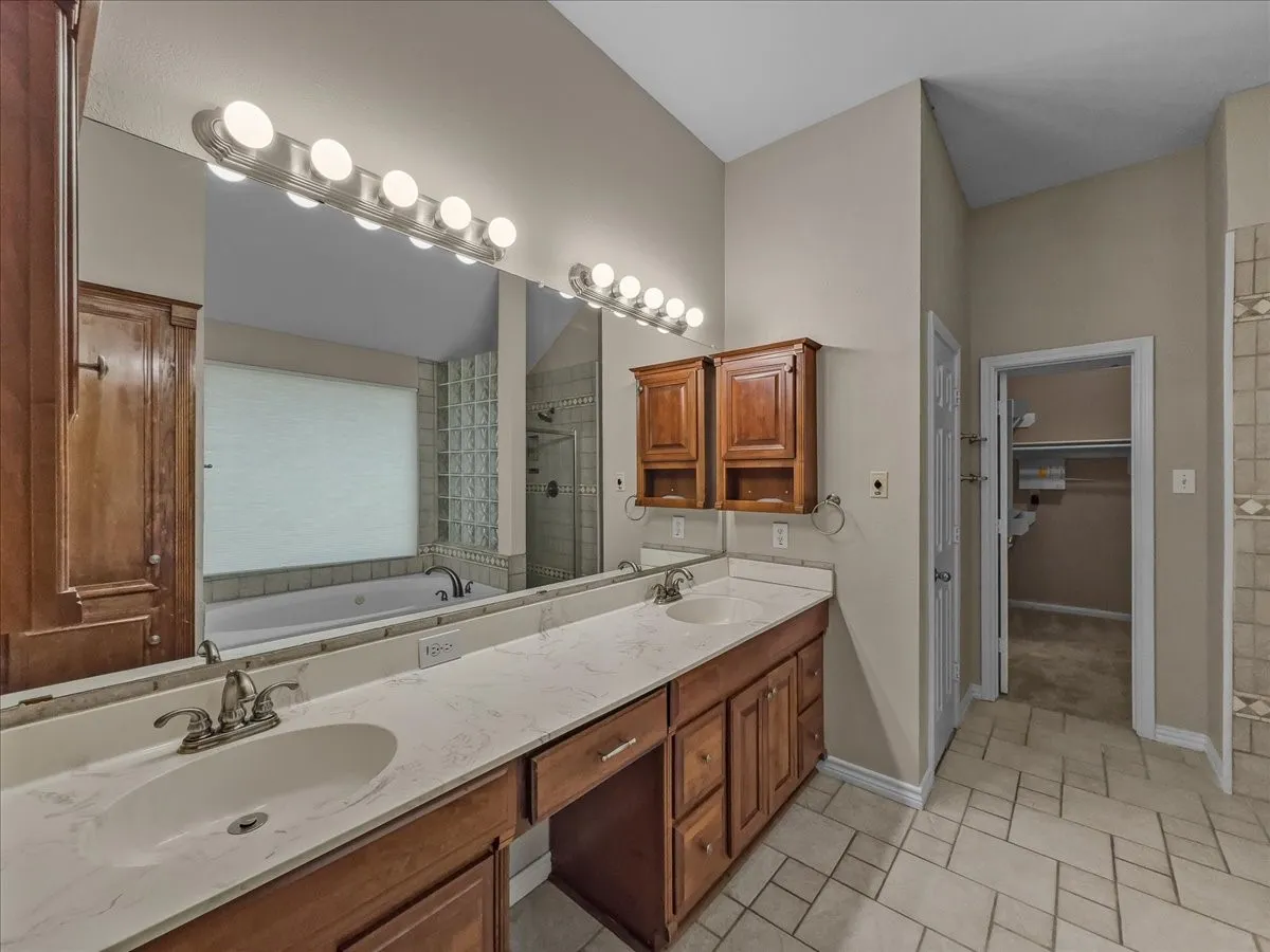 Single Family Residence For Sale in Tarrant County , 1418 Wheeler Drive, Mansfield, Texas 76063, 4 Bedroom, 3 Bathroom, 3 Garage spaces, 3,441 Sqft, built in 1995, mls#21311795, Real Estate Agent in Mansfield, Homes For Sale in Tarrant county, Homes For Sale in Mansfield, Realtor in Mansfield Texas, Real Estate Brokerage Independent Realty Texas, Luminita Cordes Realtor