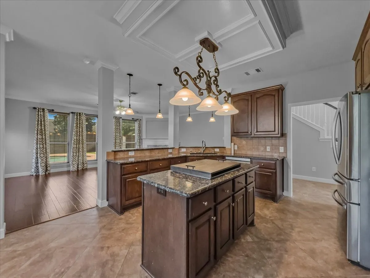 Single Family Residence For Sale in Tarrant County , 1418 Wheeler Drive, Mansfield, Texas 76063, 4 Bedroom, 3 Bathroom, 3 Garage spaces, 3,441 Sqft, built in 1995, mls#21311795, Real Estate Agent in Mansfield, Homes For Sale in Tarrant county, Homes For Sale in Mansfield, Realtor in Mansfield Texas, Real Estate Brokerage Independent Realty Texas, Luminita Cordes Realtor