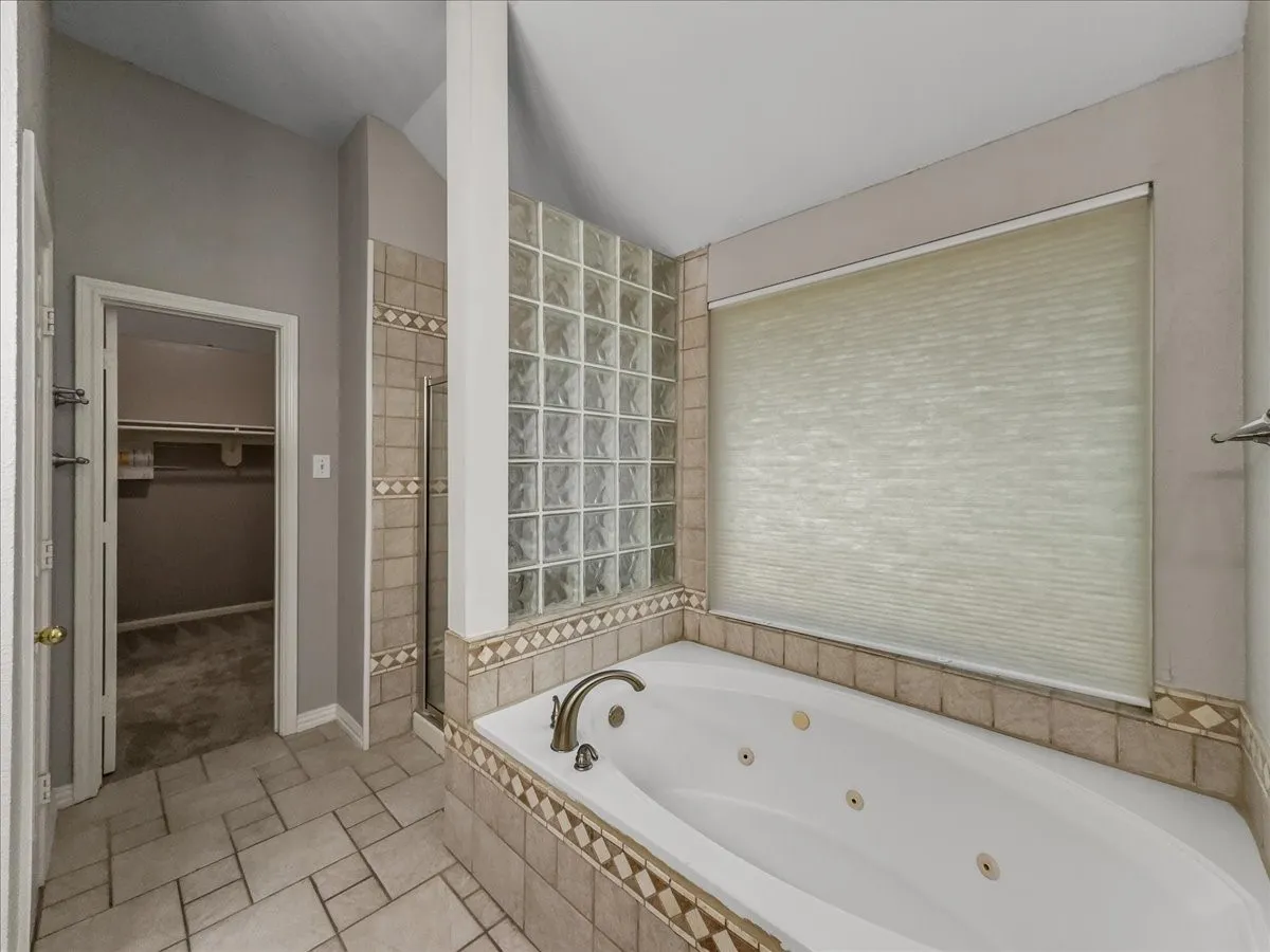 Single Family Residence For Sale in Tarrant County , 1418 Wheeler Drive, Mansfield, Texas 76063, 4 Bedroom, 3 Bathroom, 3 Garage spaces, 3,441 Sqft, built in 1995, mls#21311795, Real Estate Agent in Mansfield, Homes For Sale in Tarrant county, Homes For Sale in Mansfield, Realtor in Mansfield Texas, Real Estate Brokerage Independent Realty Texas, Luminita Cordes Realtor