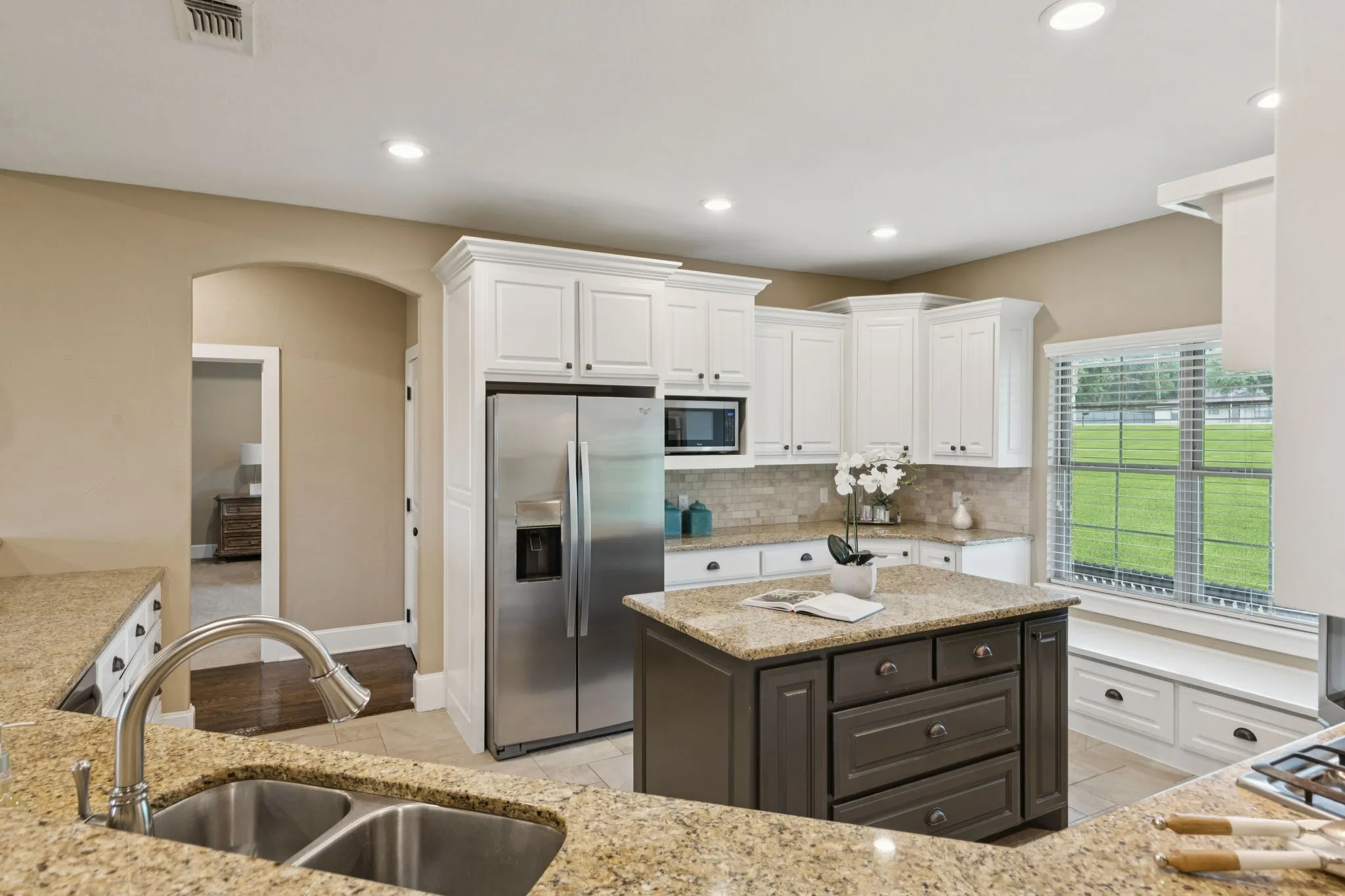 Single Family Residence For Sale in Grayson County , 320 Tate Circle, Sherman, Texas 75090, 4 Bedroom, 4 Bathroom, 2 Garage spaces, 3,348 Sqft, built in 2013, mls#21310366, Real Estate Agent in Sherman, Homes For Sale in Grayson county, Homes For Sale in Sherman, Realtor in Sherman Texas, Real Estate Brokerage Independent Realty Texas, Luminita Cordes Realtor