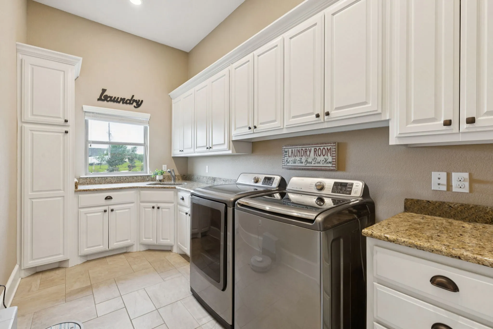 Single Family Residence For Sale in Grayson County , 320 Tate Circle, Sherman, Texas 75090, 4 Bedroom, 4 Bathroom, 2 Garage spaces, 3,348 Sqft, built in 2013, mls#21310366, Real Estate Agent in Sherman, Homes For Sale in Grayson county, Homes For Sale in Sherman, Realtor in Sherman Texas, Real Estate Brokerage Independent Realty Texas, Luminita Cordes Realtor