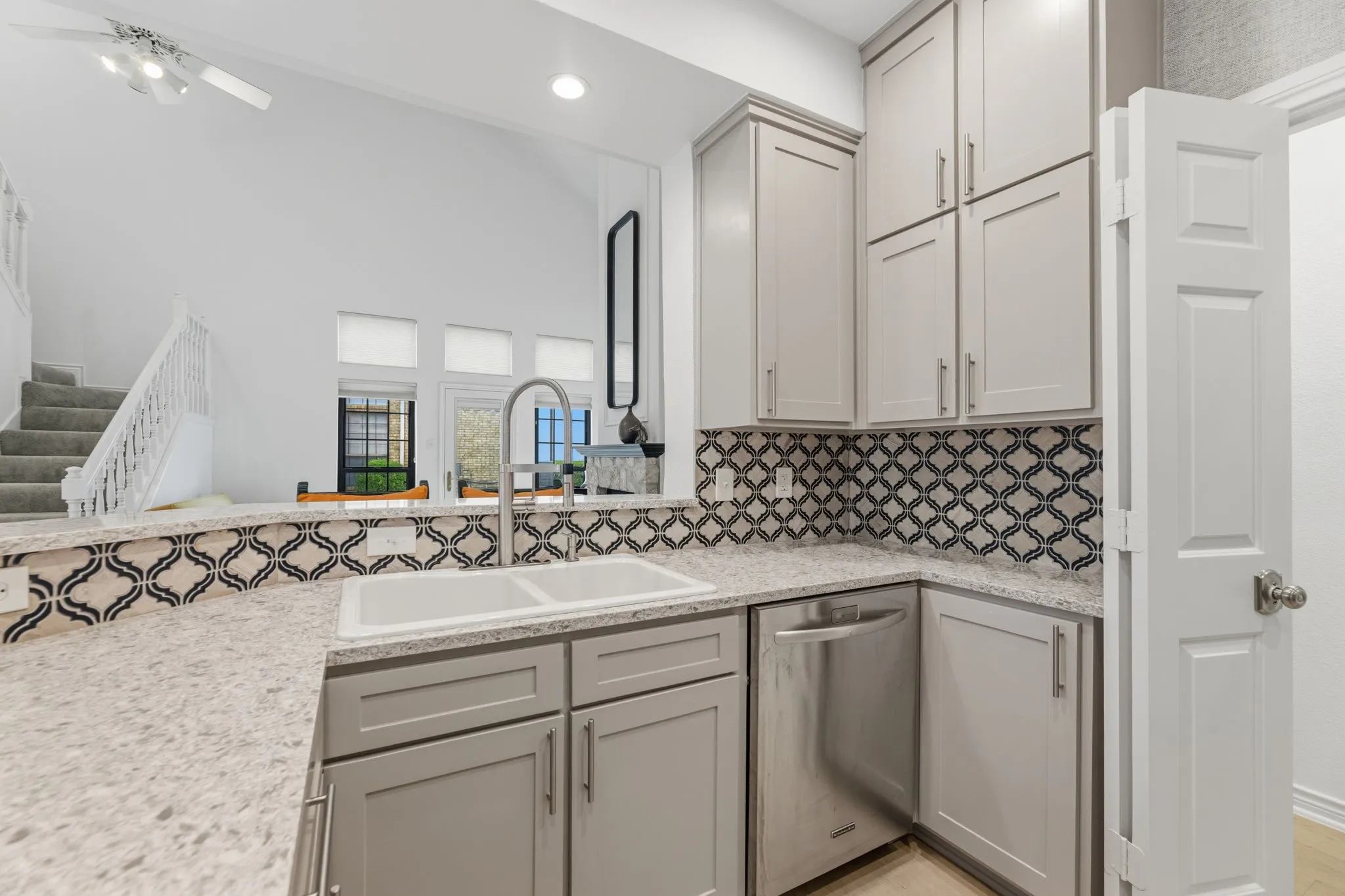 Condominium For Sale in Dallas County , 201 Cimarron Trail 3, Irving, Texas 75063, 2 Bedroom, 2 Bathroom, 1 Garage spaces, 1,185 Sqft, built in 1985, mls#21301722, Real Estate Agent in Irving, Homes For Sale in Dallas county, Homes For Sale in Irving, Realtor in Irving Texas, Real Estate Brokerage Independent Realty Texas, Luminita Cordes Realtor