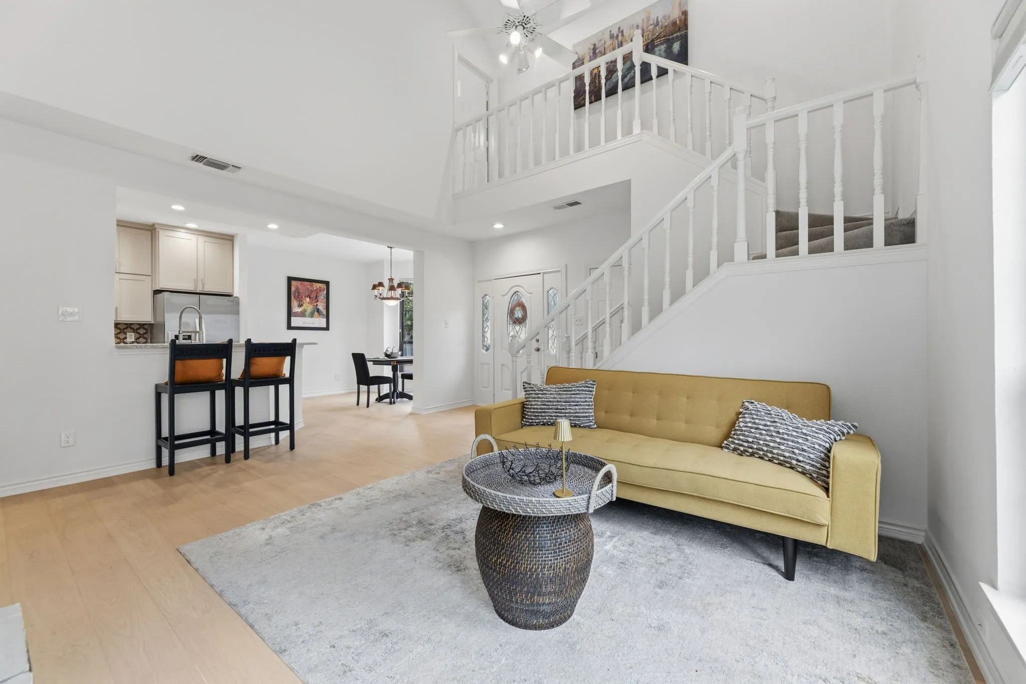 Condominium For Sale in Dallas County , 201 Cimarron Trail 3, Irving, Texas 75063, 2 Bedroom, 2 Bathroom, 1 Garage spaces, 1,185 Sqft, built in 1985, mls#21301722, Real Estate Agent in Irving, Homes For Sale in Dallas county, Homes For Sale in Irving, Realtor in Irving Texas, Real Estate Brokerage Independent Realty Texas, Luminita Cordes Realtor