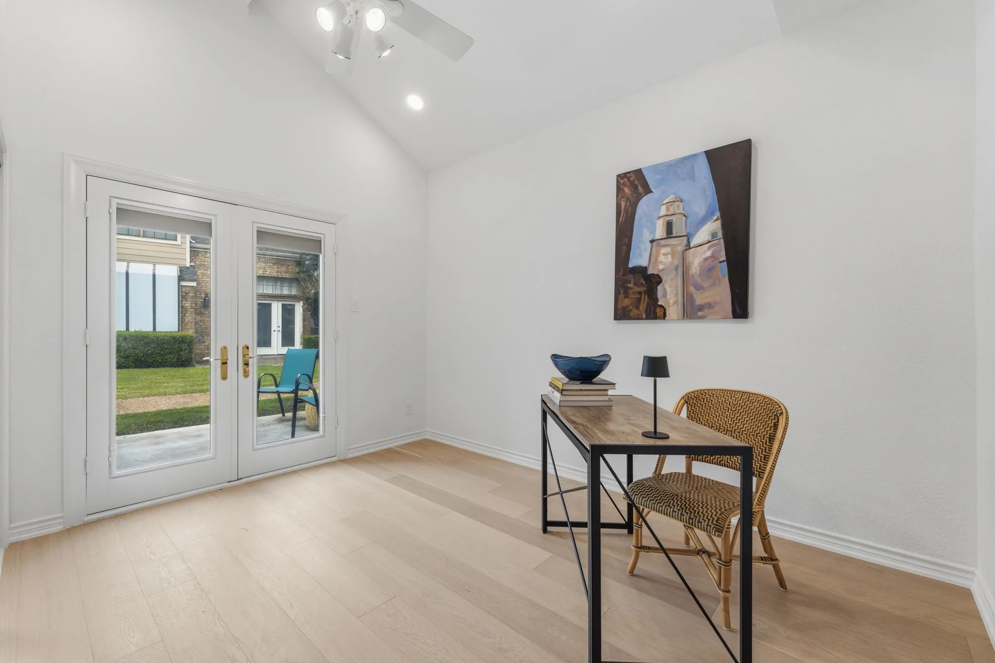 Condominium For Sale in Dallas County , 201 Cimarron Trail 3, Irving, Texas 75063, 2 Bedroom, 2 Bathroom, 1 Garage spaces, 1,185 Sqft, built in 1985, mls#21301722, Real Estate Agent in Irving, Homes For Sale in Dallas county, Homes For Sale in Irving, Realtor in Irving Texas, Real Estate Brokerage Independent Realty Texas, Luminita Cordes Realtor