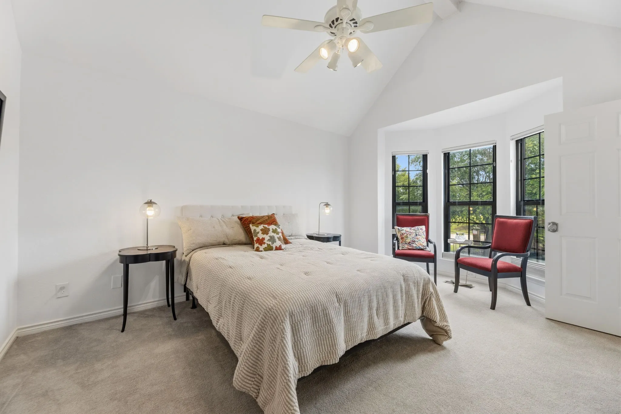 Condominium For Sale in Dallas County , 201 Cimarron Trail 3, Irving, Texas 75063, 2 Bedroom, 2 Bathroom, 1 Garage spaces, 1,185 Sqft, built in 1985, mls#21301722, Real Estate Agent in Irving, Homes For Sale in Dallas county, Homes For Sale in Irving, Realtor in Irving Texas, Real Estate Brokerage Independent Realty Texas, Luminita Cordes Realtor