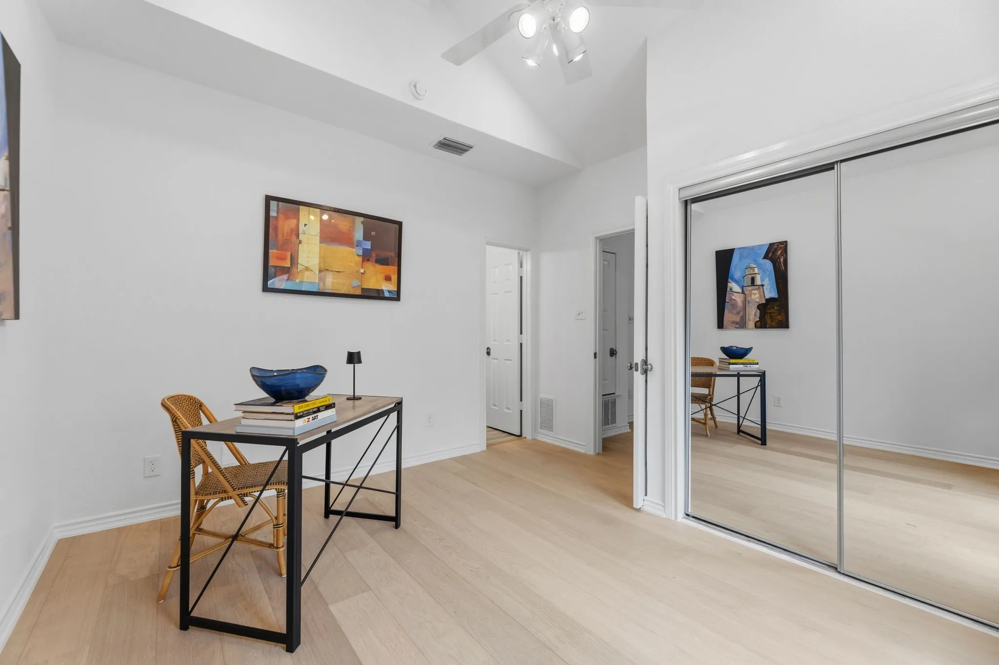 Condominium For Sale in Dallas County , 201 Cimarron Trail 3, Irving, Texas 75063, 2 Bedroom, 2 Bathroom, 1 Garage spaces, 1,185 Sqft, built in 1985, mls#21301722, Real Estate Agent in Irving, Homes For Sale in Dallas county, Homes For Sale in Irving, Realtor in Irving Texas, Real Estate Brokerage Independent Realty Texas, Luminita Cordes Realtor