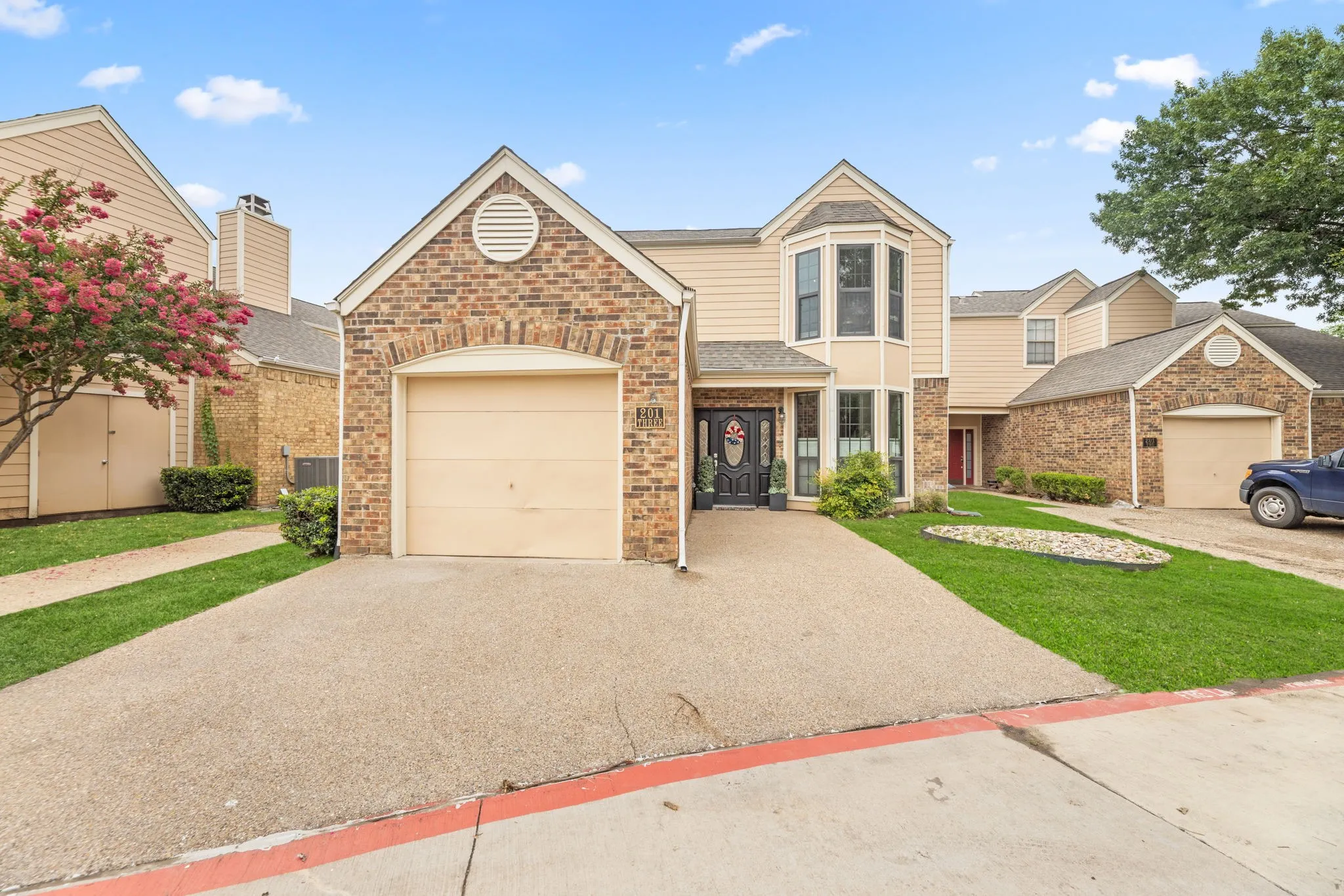 Condominium For Sale in Dallas County , 201 Cimarron Trail 3, Irving, Texas 75063, 2 Bedroom, 2 Bathroom, 1 Garage spaces, 1,185 Sqft, built in 1985, mls#21301722, Real Estate Agent in Irving, Homes For Sale in Dallas county, Homes For Sale in Irving, Realtor in Irving Texas, Real Estate Brokerage Independent Realty Texas, Luminita Cordes Realtor