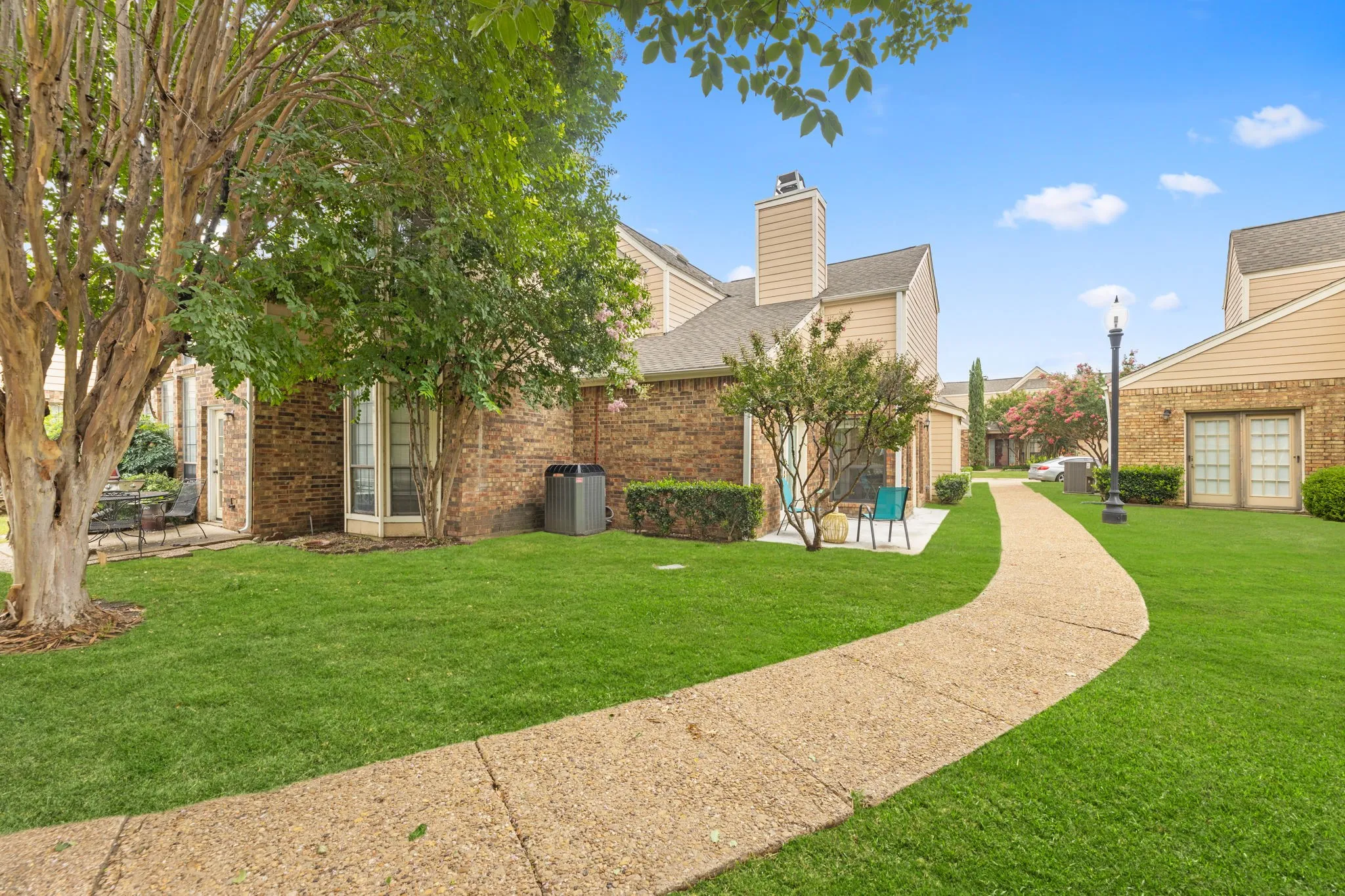 Condominium For Sale in Dallas County , 201 Cimarron Trail 3, Irving, Texas 75063, 2 Bedroom, 2 Bathroom, 1 Garage spaces, 1,185 Sqft, built in 1985, mls#21301722, Real Estate Agent in Irving, Homes For Sale in Dallas county, Homes For Sale in Irving, Realtor in Irving Texas, Real Estate Brokerage Independent Realty Texas, Luminita Cordes Realtor