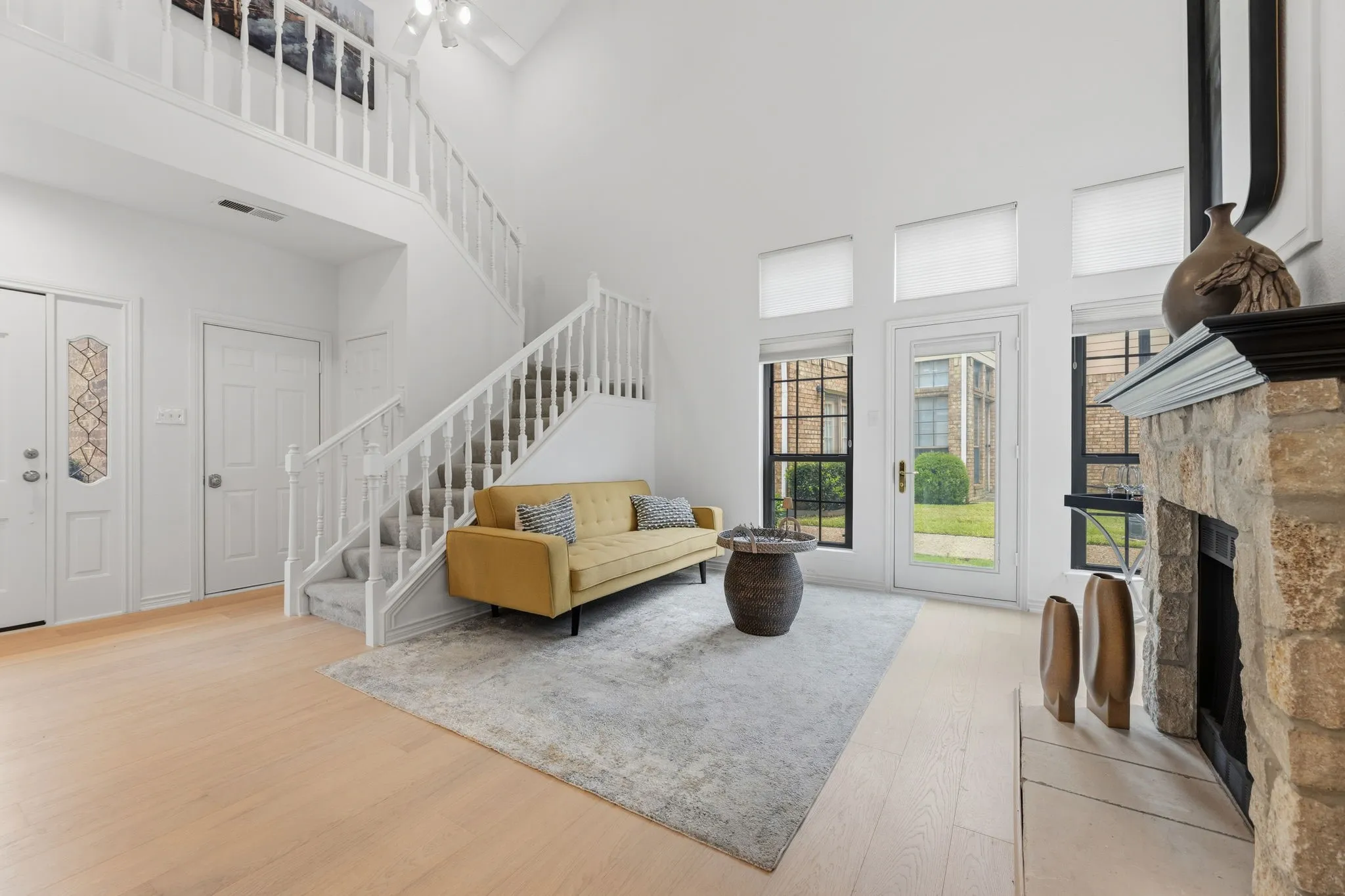 Condominium For Sale in Dallas County , 201 Cimarron Trail 3, Irving, Texas 75063, 2 Bedroom, 2 Bathroom, 1 Garage spaces, 1,185 Sqft, built in 1985, mls#21301722, Real Estate Agent in Irving, Homes For Sale in Dallas county, Homes For Sale in Irving, Realtor in Irving Texas, Real Estate Brokerage Independent Realty Texas, Luminita Cordes Realtor