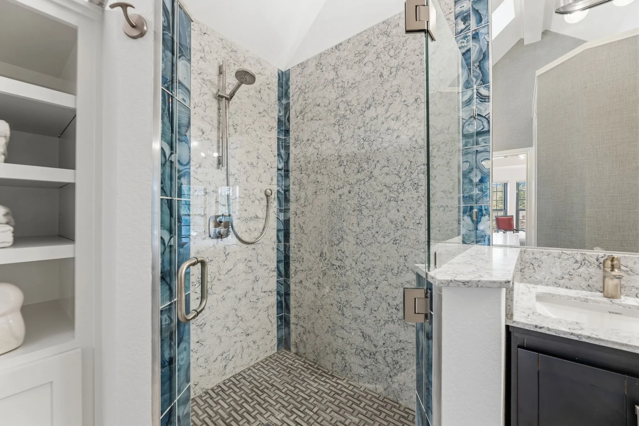 Condominium For Sale in Dallas County , 201 Cimarron Trail 3, Irving, Texas 75063, 2 Bedroom, 2 Bathroom, 1 Garage spaces, 1,185 Sqft, built in 1985, mls#21301722, Real Estate Agent in Irving, Homes For Sale in Dallas county, Homes For Sale in Irving, Realtor in Irving Texas, Real Estate Brokerage Independent Realty Texas, Luminita Cordes Realtor