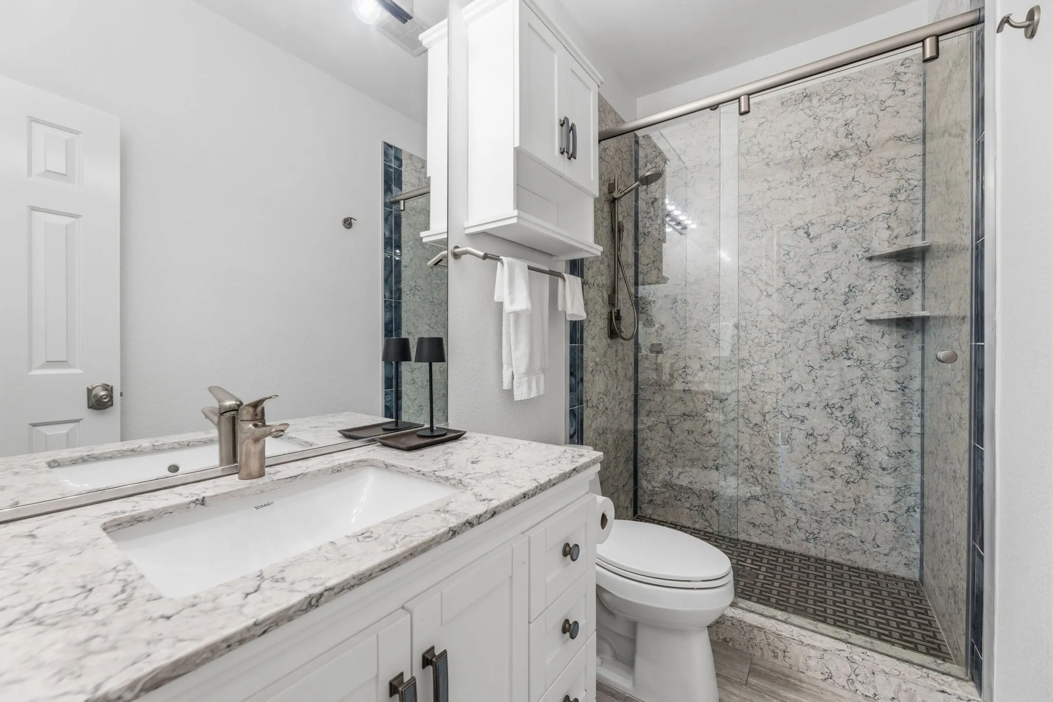 Condominium For Sale in Dallas County , 201 Cimarron Trail 3, Irving, Texas 75063, 2 Bedroom, 2 Bathroom, 1 Garage spaces, 1,185 Sqft, built in 1985, mls#21301722, Real Estate Agent in Irving, Homes For Sale in Dallas county, Homes For Sale in Irving, Realtor in Irving Texas, Real Estate Brokerage Independent Realty Texas, Luminita Cordes Realtor