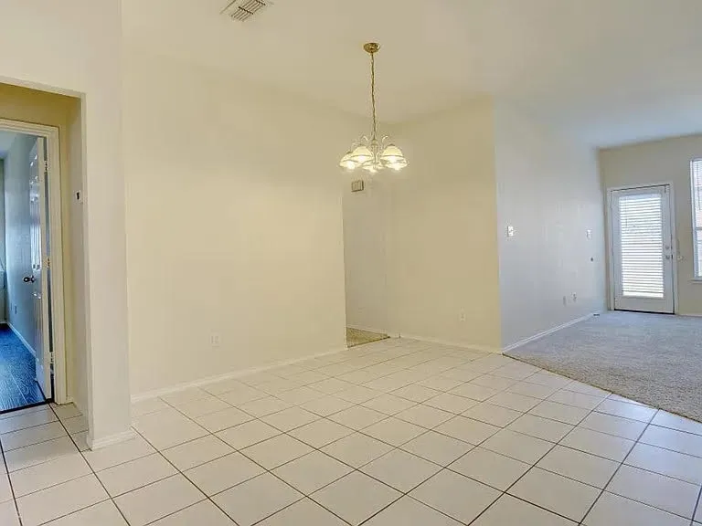 Kitchen Dining Area