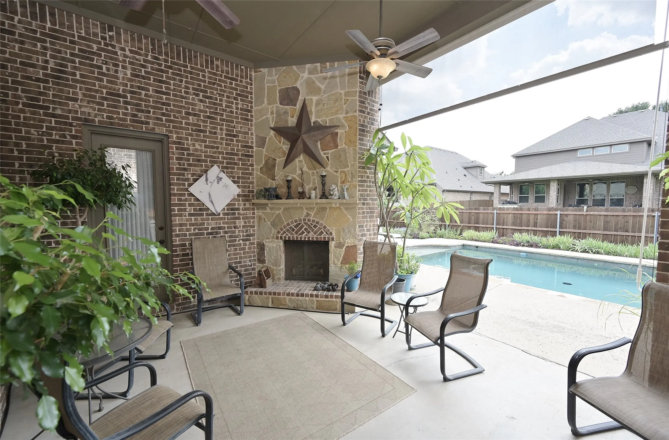 Single Family Residence For Sale in Tarrant County , 9617 Bowman Drive, Fort Worth, Texas 76244, 4 Bedroom, 3 Bathroom, 3 Garage spaces, 3,184 Sqft, built in 2012, mls#21312335, Real Estate Agent in Fort Worth, Homes For Sale in Tarrant county, Homes For Sale in Fort Worth, Realtor in Fort Worth Texas, Real Estate Brokerage Independent Realty Texas, Luminita Cordes Realtor