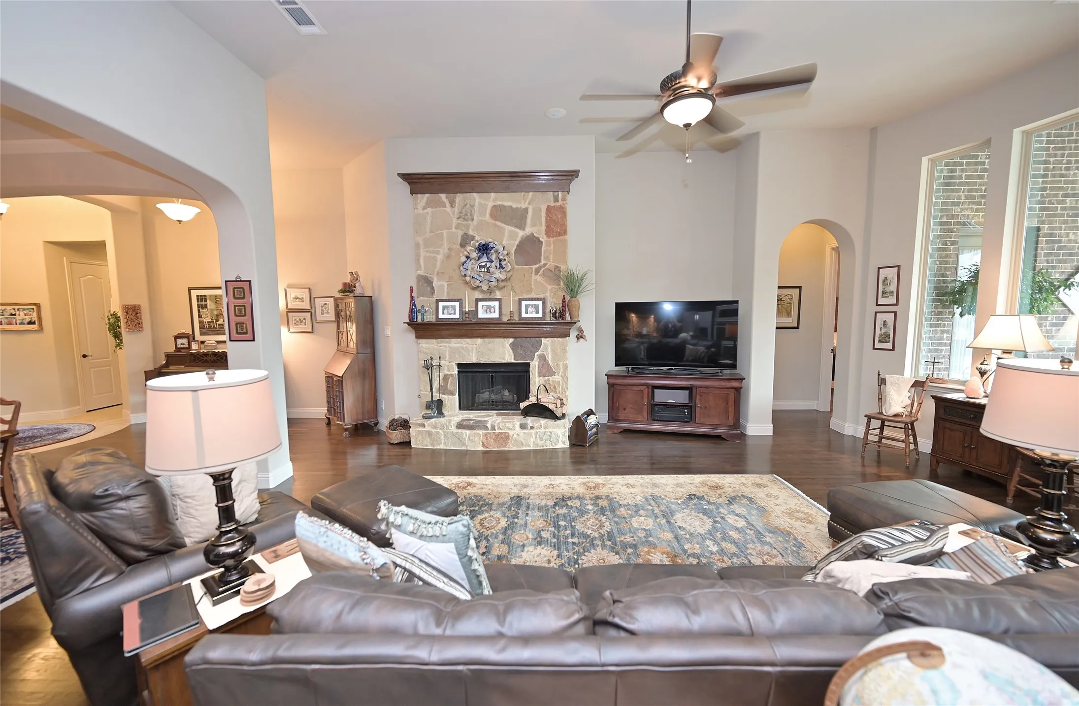 Single Family Residence For Sale in Tarrant County , 9617 Bowman Drive, Fort Worth, Texas 76244, 4 Bedroom, 3 Bathroom, 3 Garage spaces, 3,184 Sqft, built in 2012, mls#21312335, Real Estate Agent in Fort Worth, Homes For Sale in Tarrant county, Homes For Sale in Fort Worth, Realtor in Fort Worth Texas, Real Estate Brokerage Independent Realty Texas, Luminita Cordes Realtor