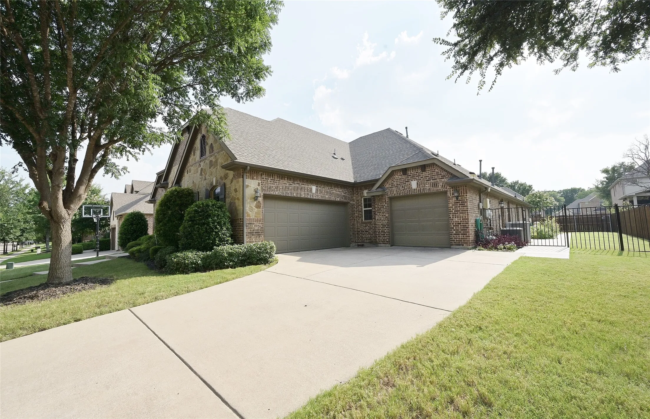 Single Family Residence For Sale in Tarrant County , 9617 Bowman Drive, Fort Worth, Texas 76244, 4 Bedroom, 3 Bathroom, 3 Garage spaces, 3,184 Sqft, built in 2012, mls#21312335, Real Estate Agent in Fort Worth, Homes For Sale in Tarrant county, Homes For Sale in Fort Worth, Realtor in Fort Worth Texas, Real Estate Brokerage Independent Realty Texas, Luminita Cordes Realtor