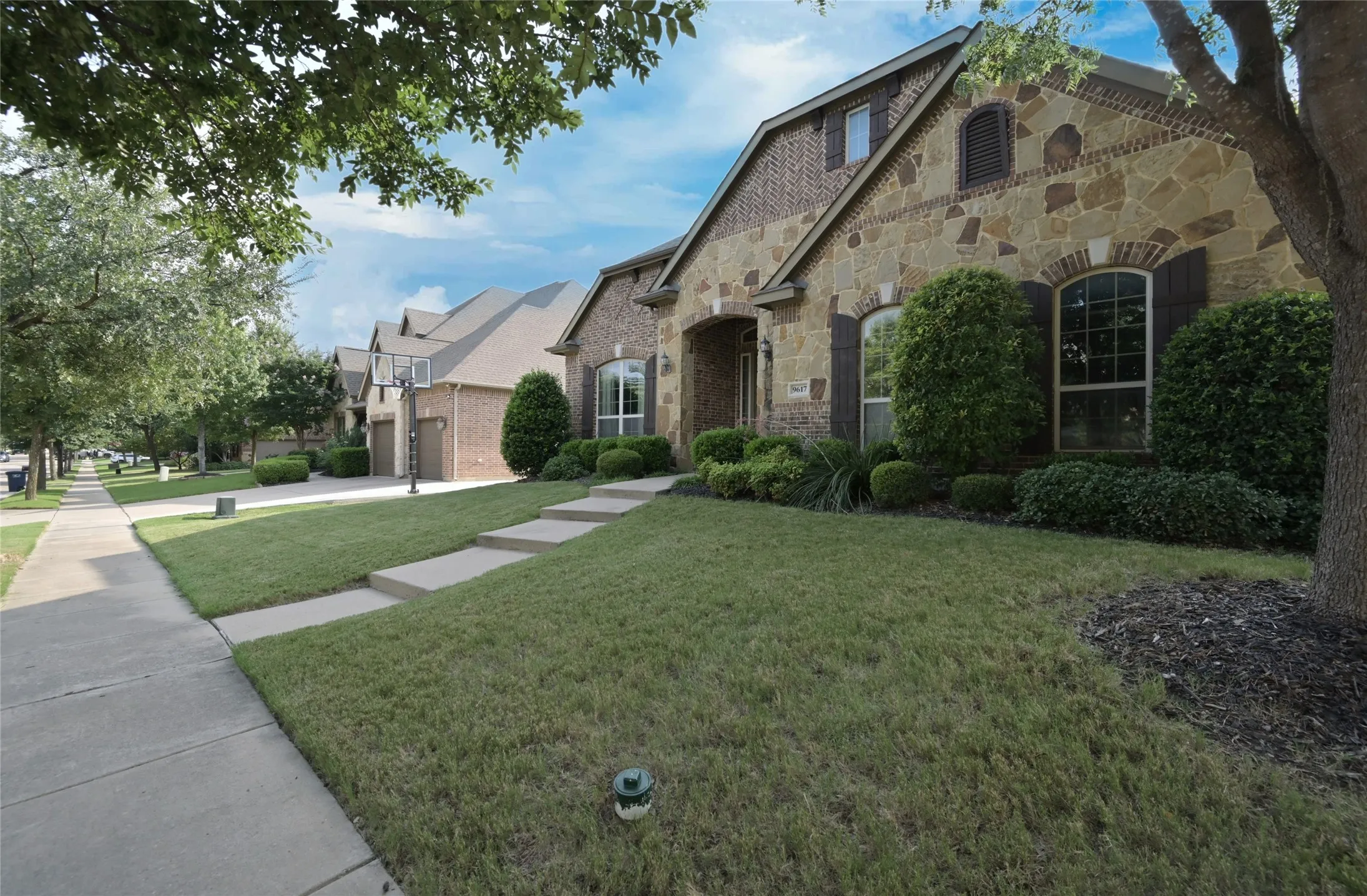 Single Family Residence For Sale in Tarrant County , 9617 Bowman Drive, Fort Worth, Texas 76244, 4 Bedroom, 3 Bathroom, 3 Garage spaces, 3,184 Sqft, built in 2012, mls#21312335, Real Estate Agent in Fort Worth, Homes For Sale in Tarrant county, Homes For Sale in Fort Worth, Realtor in Fort Worth Texas, Real Estate Brokerage Independent Realty Texas, Luminita Cordes Realtor