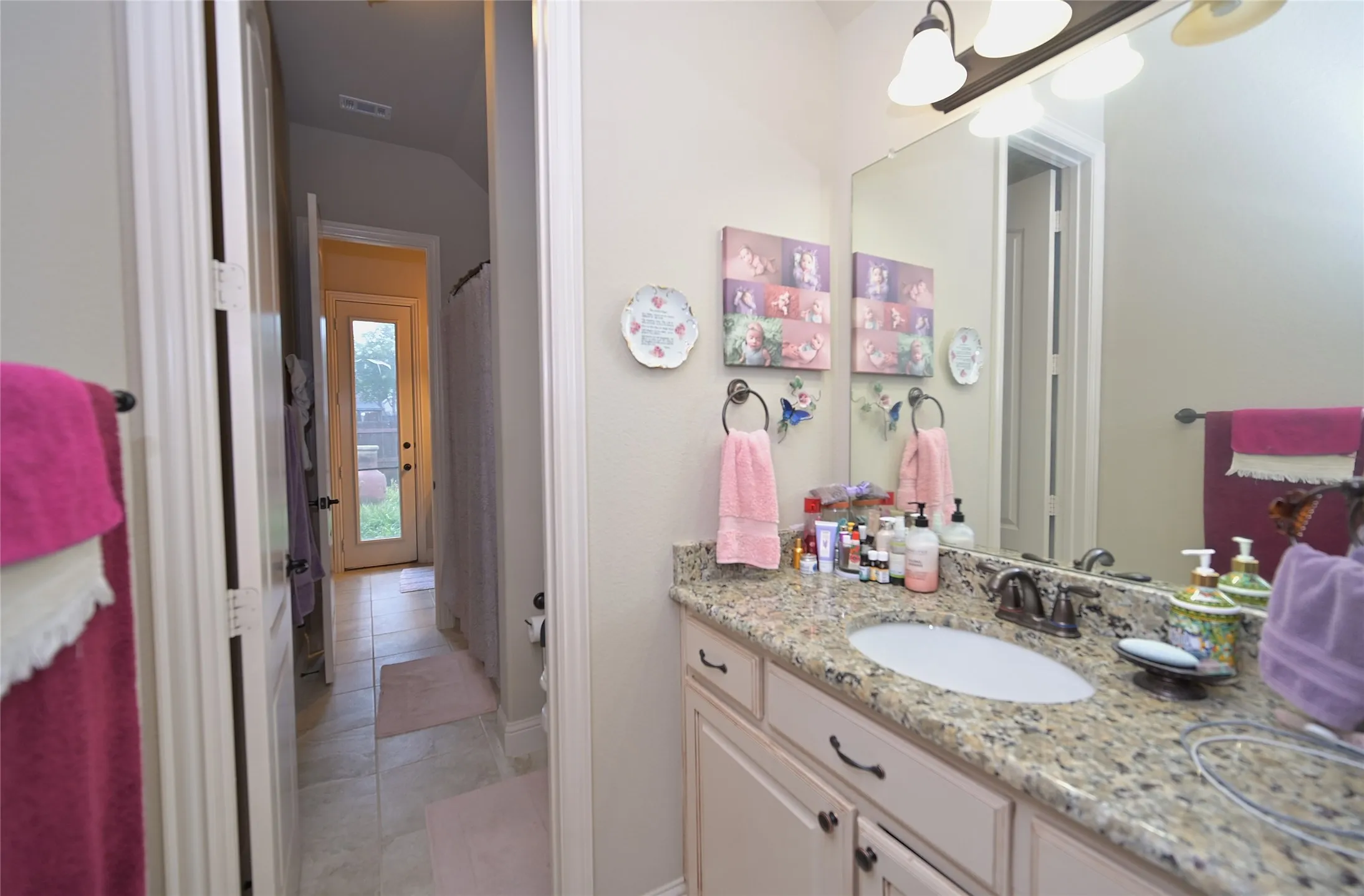 Single Family Residence For Sale in Tarrant County , 9617 Bowman Drive, Fort Worth, Texas 76244, 4 Bedroom, 3 Bathroom, 3 Garage spaces, 3,184 Sqft, built in 2012, mls#21312335, Real Estate Agent in Fort Worth, Homes For Sale in Tarrant county, Homes For Sale in Fort Worth, Realtor in Fort Worth Texas, Real Estate Brokerage Independent Realty Texas, Luminita Cordes Realtor