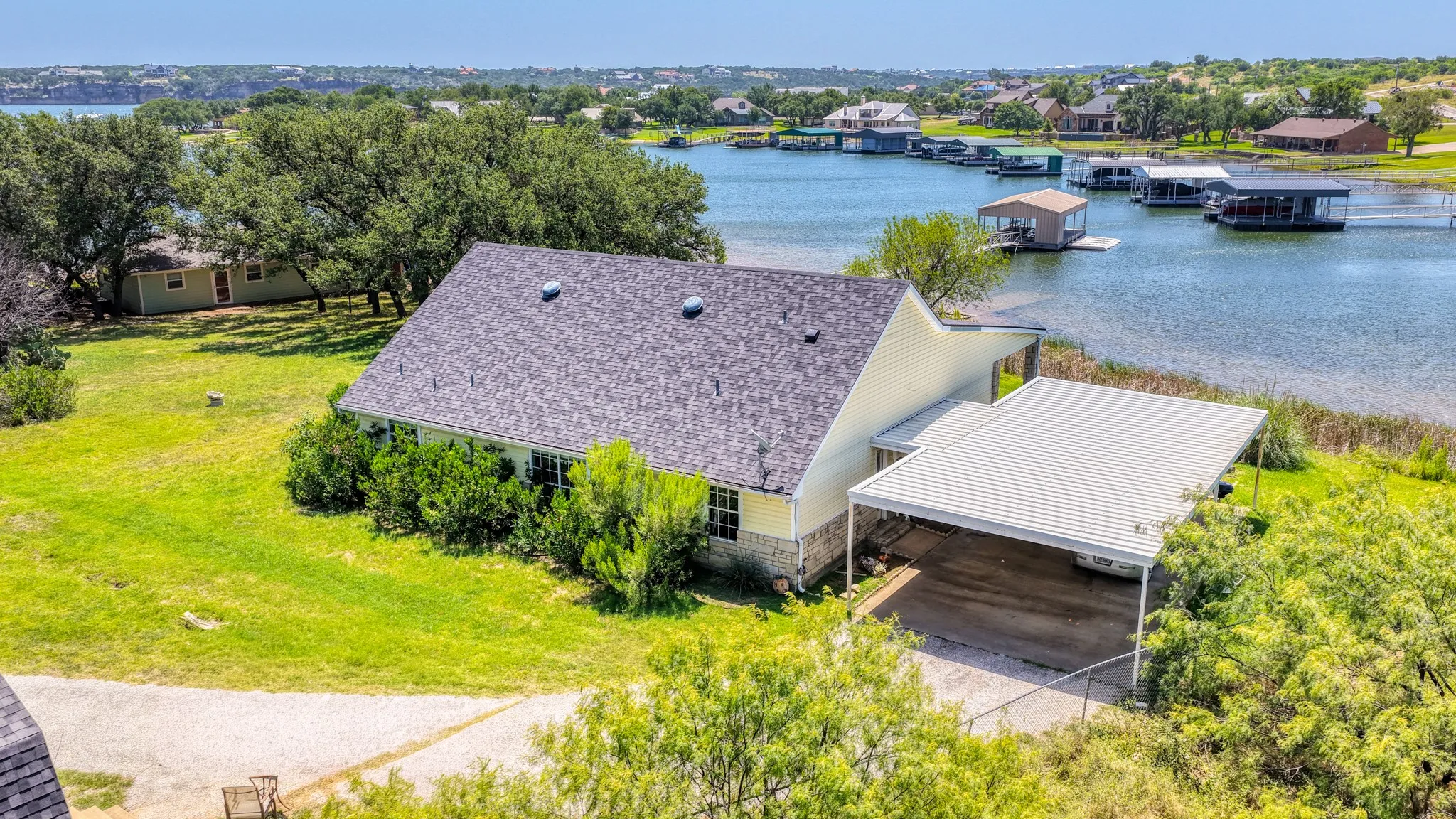 Single Family Residence For Sale in Palo Pinto County , 1011 Firewheel Trail, Graford, Texas 76449, 3 Bedroom, 2 Bathroom, 2 Garage spaces, 2,324 Sqft, built in 1996, mls#21314868, Real Estate Agent in Graford, Homes For Sale in Palo Pinto county, Homes For Sale in Graford, Realtor in Graford Texas, Real Estate Brokerage Independent Realty Texas, Luminita Cordes Realtor