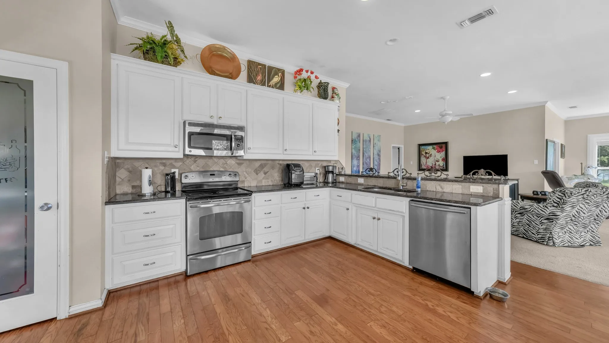 Single Family Residence For Sale in Palo Pinto County , 1011 Firewheel Trail, Graford, Texas 76449, 3 Bedroom, 2 Bathroom, 2 Garage spaces, 2,324 Sqft, built in 1996, mls#21314868, Real Estate Agent in Graford, Homes For Sale in Palo Pinto county, Homes For Sale in Graford, Realtor in Graford Texas, Real Estate Brokerage Independent Realty Texas, Luminita Cordes Realtor