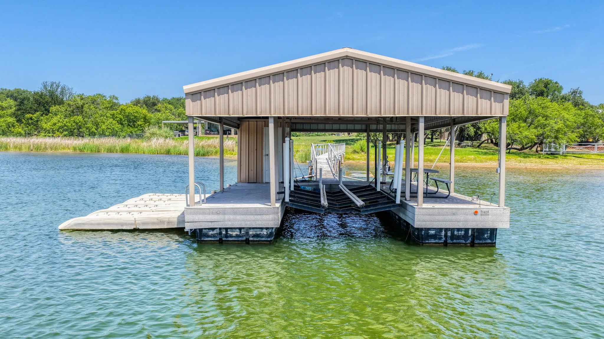 Single Family Residence For Sale in Palo Pinto County , 1011 Firewheel Trail, Graford, Texas 76449, 3 Bedroom, 2 Bathroom, 2 Garage spaces, 2,324 Sqft, built in 1996, mls#21314868, Real Estate Agent in Graford, Homes For Sale in Palo Pinto county, Homes For Sale in Graford, Realtor in Graford Texas, Real Estate Brokerage Independent Realty Texas, Luminita Cordes Realtor