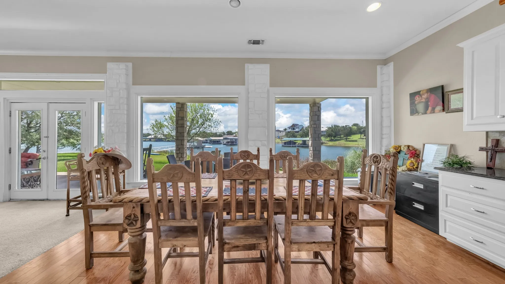 eat in kitchen area