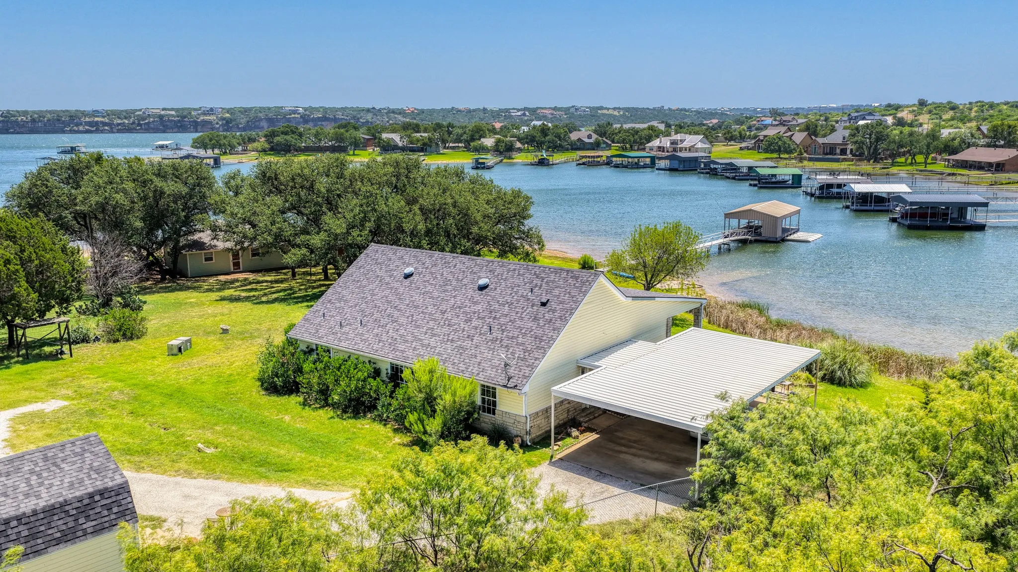 Single Family Residence For Sale in Palo Pinto County , 1011 Firewheel Trail, Graford, Texas 76449, 3 Bedroom, 2 Bathroom, 2 Garage spaces, 2,324 Sqft, built in 1996, mls#21314868, Real Estate Agent in Graford, Homes For Sale in Palo Pinto county, Homes For Sale in Graford, Realtor in Graford Texas, Real Estate Brokerage Independent Realty Texas, Luminita Cordes Realtor