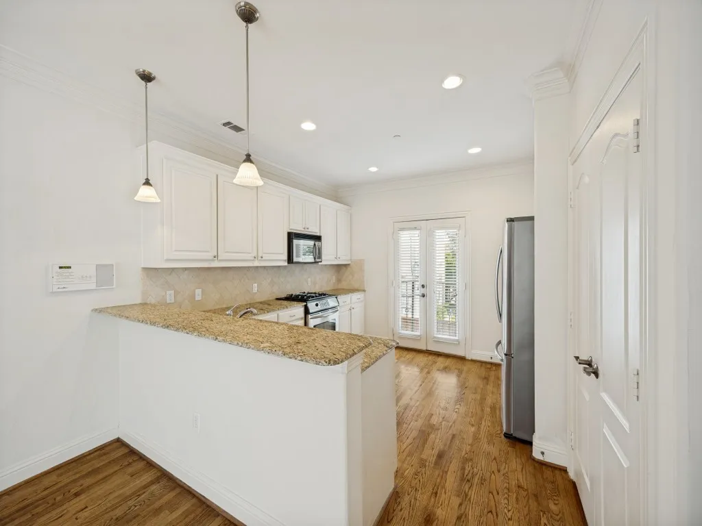 Single Family Residence For Sale in Dallas County , 3425 Westminster Avenue, University Park, Texas 75205, 9 Bedroom, 12 Bathroom, 2 Garage spaces, 7,140 Sqft, built in 2002, Price $2,995,000, mls#21314859, Real Estate Agent in University Park, Homes For Sale in Dallas county, Homes For Sale in University Park, Realtor in University Park Texas, Real Estate Brokerage Independent Realty Texas, Luminita Cordes Realtor