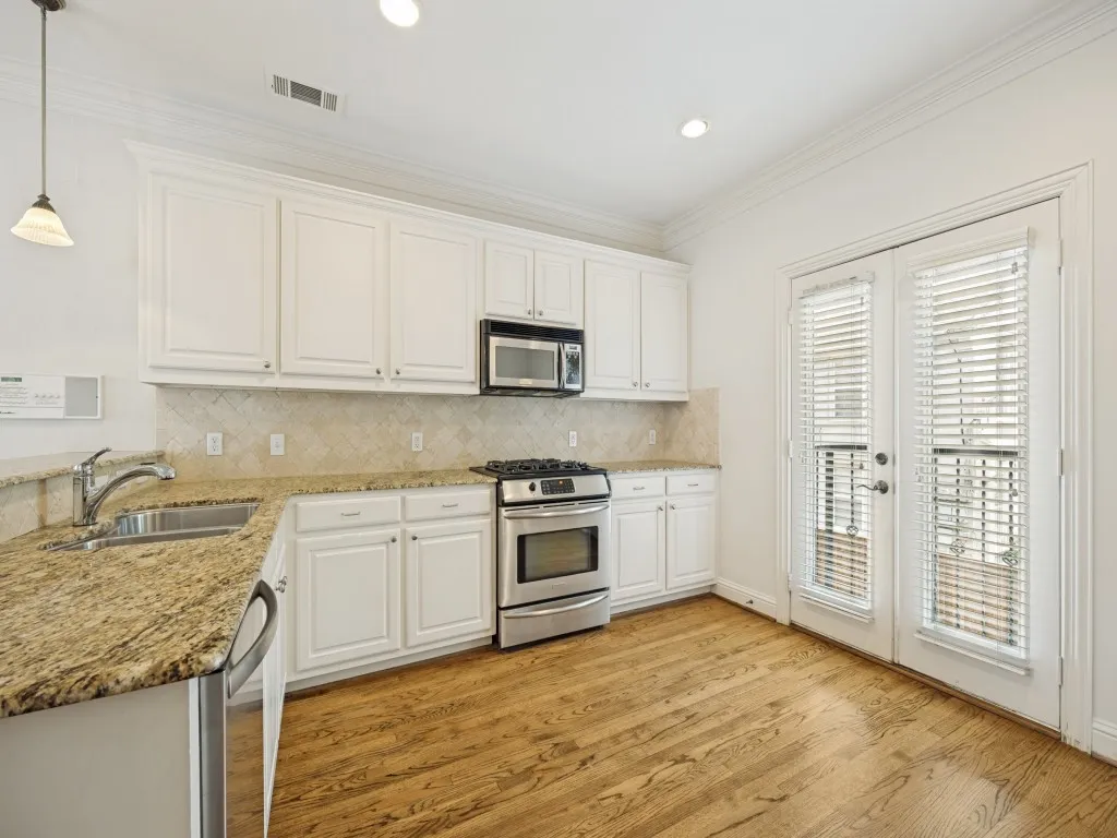 Single Family Residence For Sale in Dallas County , 3425 Westminster Avenue, University Park, Texas 75205, 9 Bedroom, 12 Bathroom, 2 Garage spaces, 7,140 Sqft, built in 2002, Price $2,995,000, mls#21314859, Real Estate Agent in University Park, Homes For Sale in Dallas county, Homes For Sale in University Park, Realtor in University Park Texas, Real Estate Brokerage Independent Realty Texas, Luminita Cordes Realtor