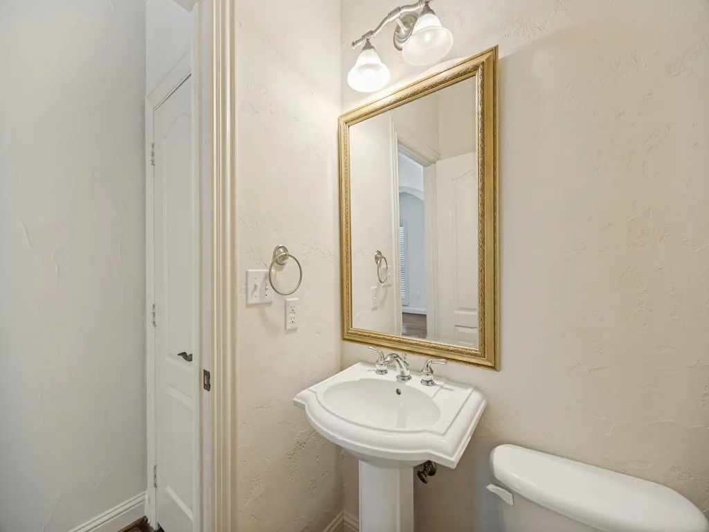 Single Family Residence For Sale in Dallas County , 3425 Westminster Avenue, University Park, Texas 75205, 9 Bedroom, 12 Bathroom, 2 Garage spaces, 7,140 Sqft, built in 2002, Price $2,995,000, mls#21314859, Real Estate Agent in University Park, Homes For Sale in Dallas county, Homes For Sale in University Park, Realtor in University Park Texas, Real Estate Brokerage Independent Realty Texas, Luminita Cordes Realtor