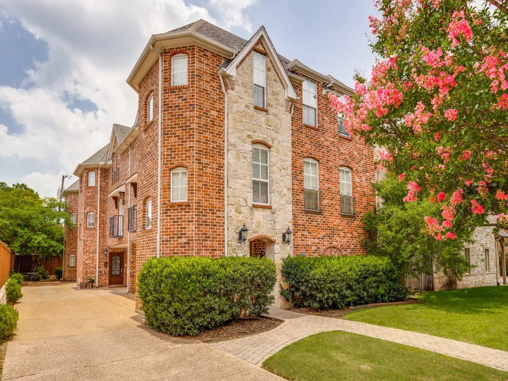 Single Family Residence For Sale in Dallas County , 3425 Westminster Avenue, University Park, Texas 75205, 9 Bedroom, 12 Bathroom, 2 Garage spaces, 7,140 Sqft, built in 2002, Price $2,995,000, mls#21314859, Real Estate Agent in University Park, Homes For Sale in Dallas county, Homes For Sale in University Park, Realtor in University Park Texas, Real Estate Brokerage Independent Realty Texas, Luminita Cordes Realtor