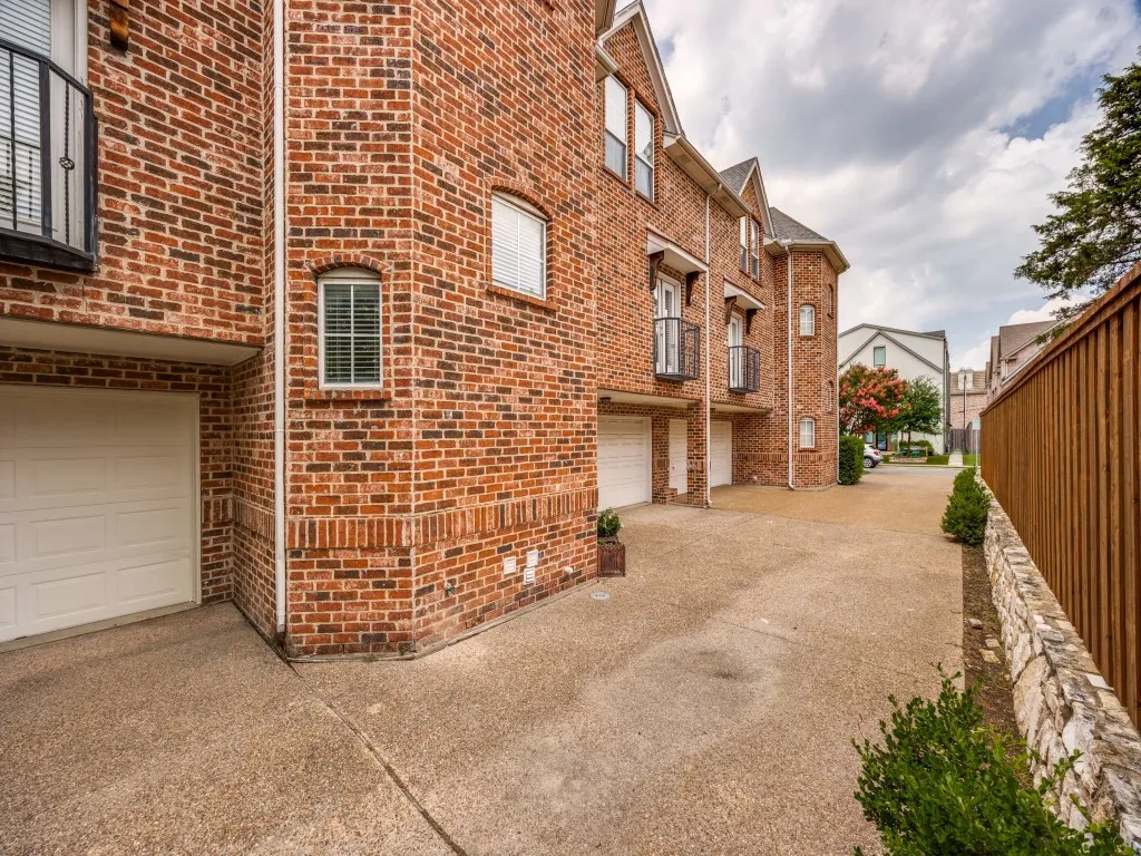 Single Family Residence For Sale in Dallas County , 3425 Westminster Avenue, University Park, Texas 75205, 9 Bedroom, 12 Bathroom, 2 Garage spaces, 7,140 Sqft, built in 2002, Price $2,995,000, mls#21314859, Real Estate Agent in University Park, Homes For Sale in Dallas county, Homes For Sale in University Park, Realtor in University Park Texas, Real Estate Brokerage Independent Realty Texas, Luminita Cordes Realtor