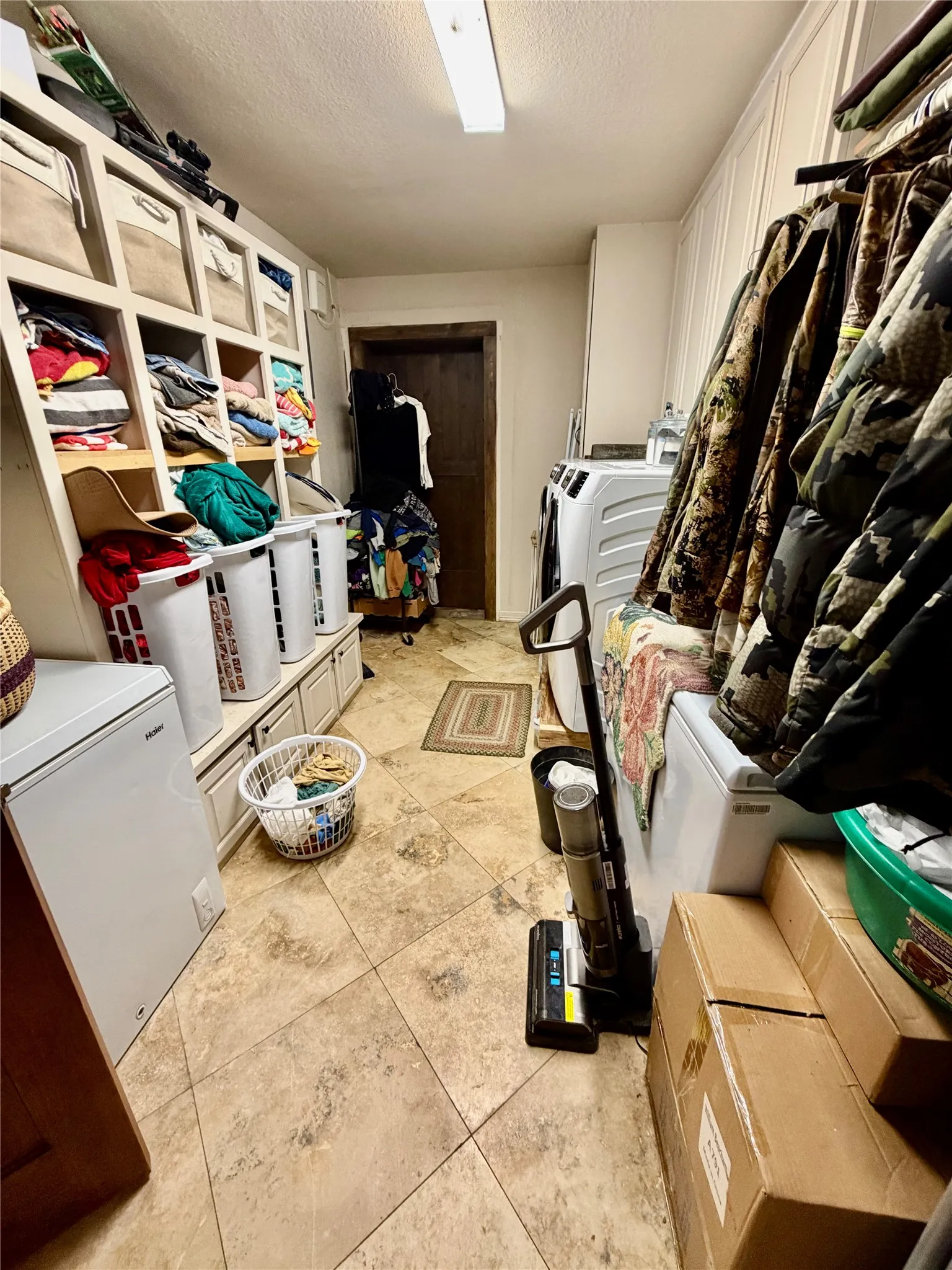 Lots of room in this utility room!!
