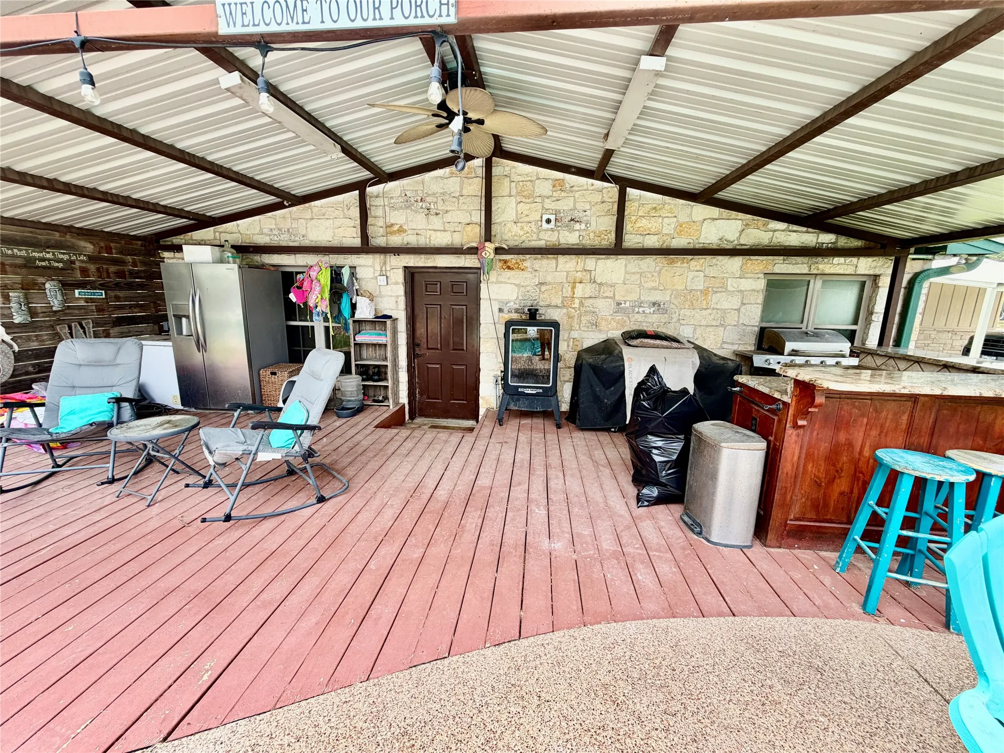 Great outdoor living area!