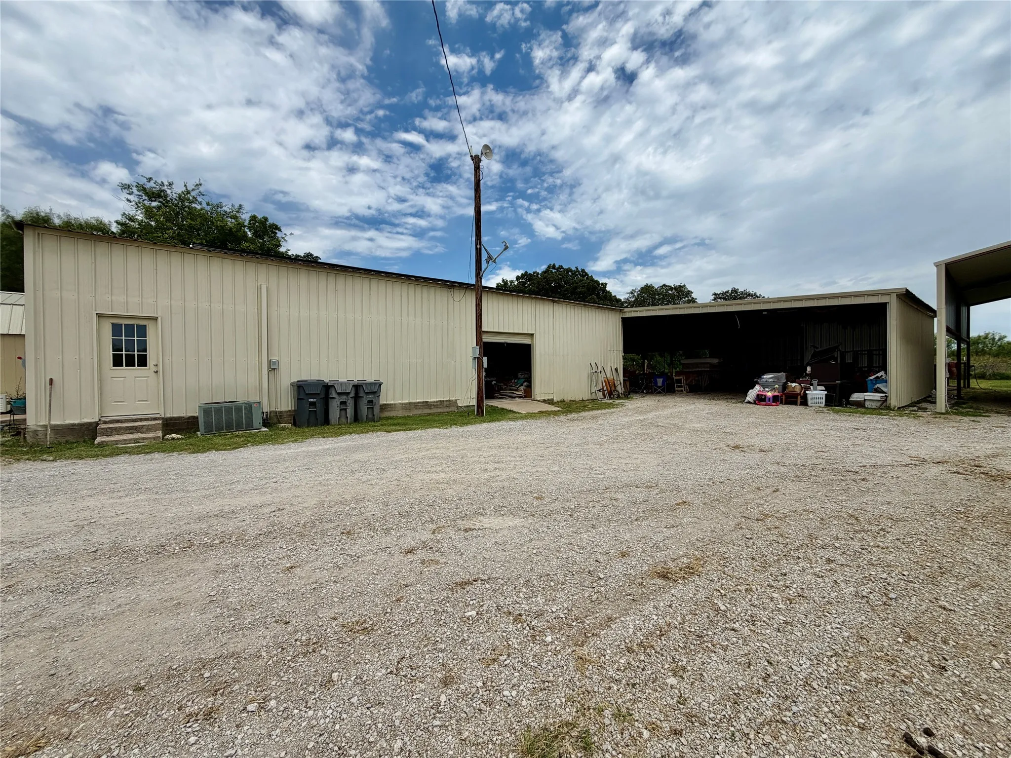 This is a giant workshop, office, living quarters, and barn!!!