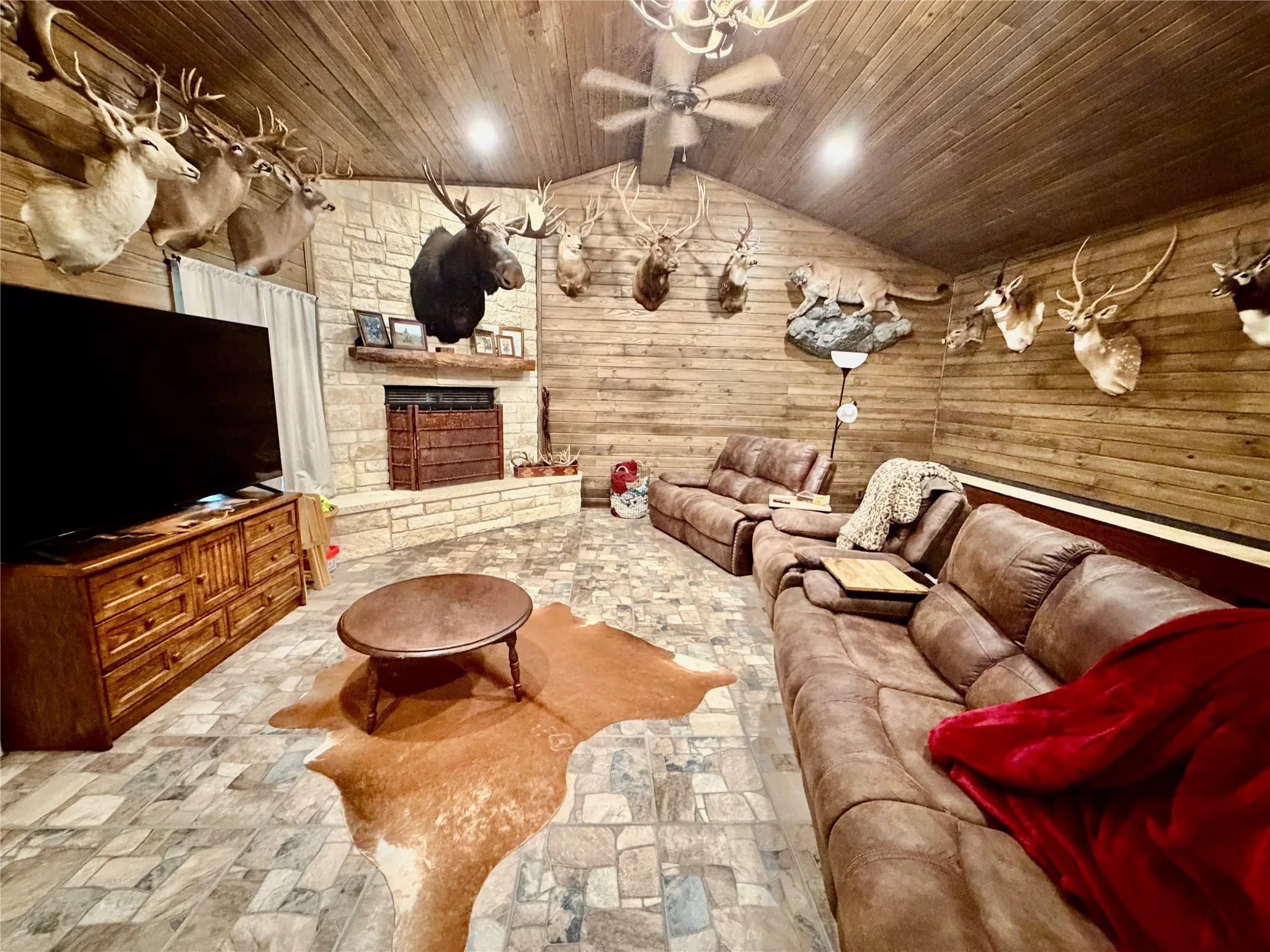 Single Family Residence For Sale in Eastland County , 309 County Road 461, Eastland, Texas 76448, 5 Bedrooms, 3 Bathrooms, Garage spaces, 2,814 Sqft, built in 1990, Price $499,750, mls#21314848, Real Estate Agent in Eastland, Homes For Sale in Eastland county, Homes For Sale in Eastland, Realtor in Eastland Texas, Real Estate Brokerage Independent Realty Texas, Luminita Cordes Realtor