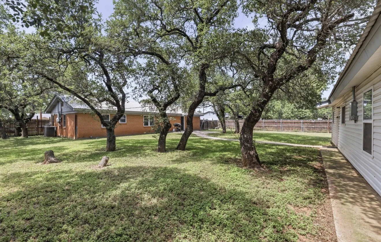 Single Family Residence For Sale in Brown County , 1608 Campa Drive, Brownwood, Texas 76801, 4 Bedroom, 2 Bathroom, Garage spaces, 1,621 Sqft, built in 1962, mls#21314898, Real Estate Agent in Brownwood, Homes For Sale in Brown county, Homes For Sale in Brownwood, Realtor in Brownwood Texas, Real Estate Brokerage Independent Realty Texas, Luminita Cordes Realtor