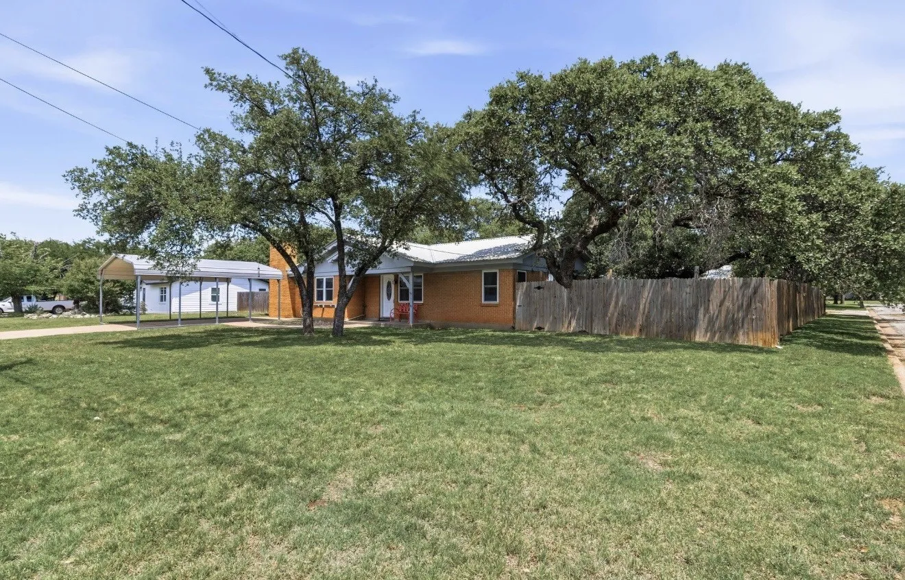 Single Family Residence For Sale in Brown County , 1608 Campa Drive, Brownwood, Texas 76801, 4 Bedroom, 2 Bathroom, Garage spaces, 1,621 Sqft, built in 1962, mls#21314898, Real Estate Agent in Brownwood, Homes For Sale in Brown county, Homes For Sale in Brownwood, Realtor in Brownwood Texas, Real Estate Brokerage Independent Realty Texas, Luminita Cordes Realtor