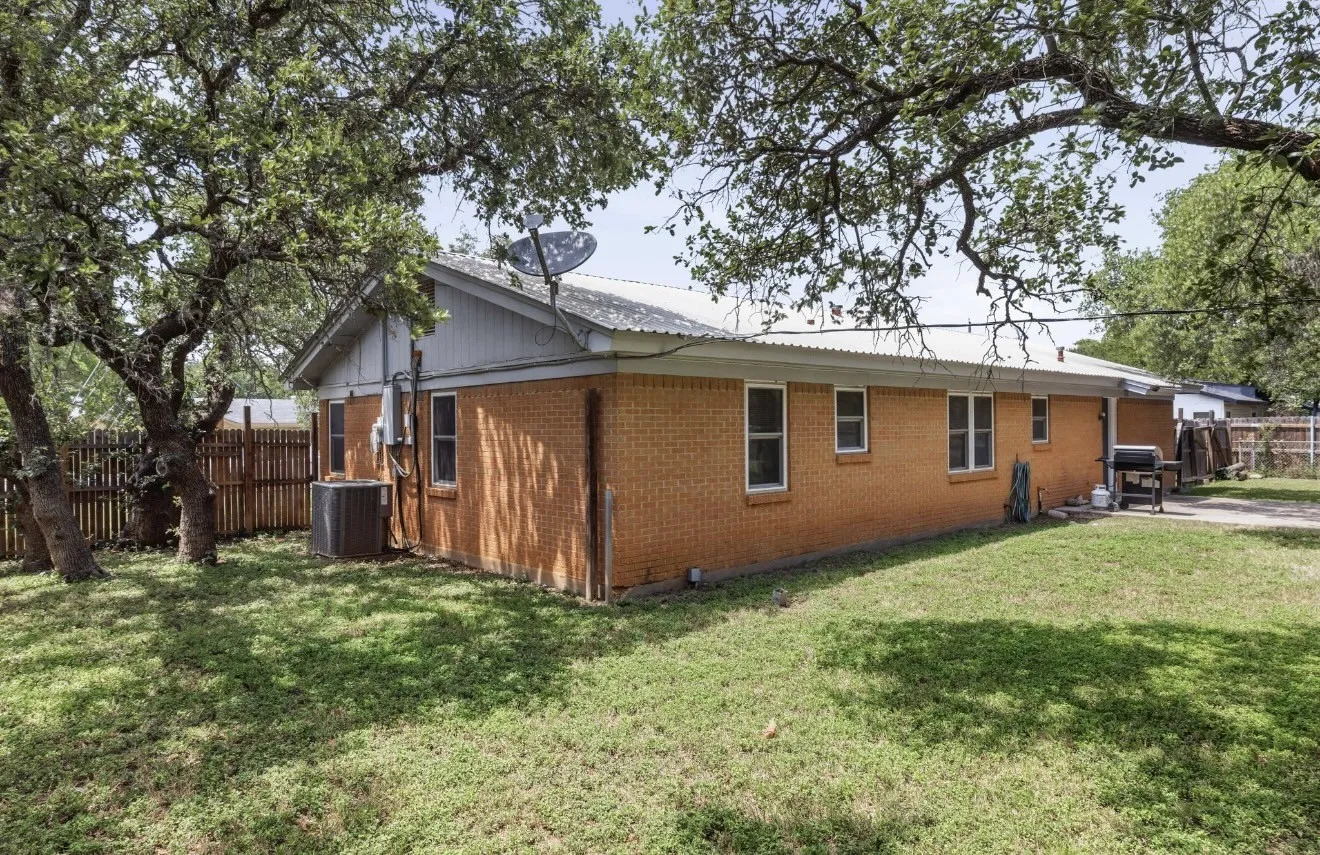 Single Family Residence For Sale in Brown County , 1608 Campa Drive, Brownwood, Texas 76801, 4 Bedroom, 2 Bathroom, Garage spaces, 1,621 Sqft, built in 1962, mls#21314898, Real Estate Agent in Brownwood, Homes For Sale in Brown county, Homes For Sale in Brownwood, Realtor in Brownwood Texas, Real Estate Brokerage Independent Realty Texas, Luminita Cordes Realtor