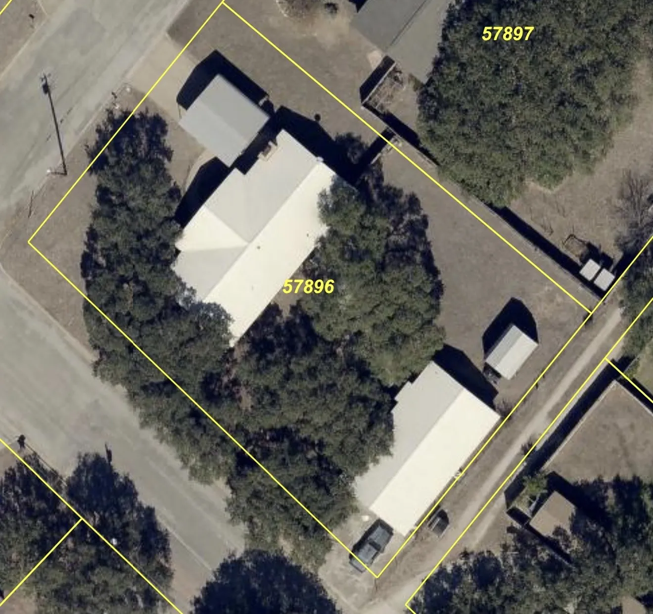 Single Family Residence For Sale in Brown County , 1608 Campa Drive, Brownwood, Texas 76801, 4 Bedroom, 2 Bathroom, Garage spaces, 1,621 Sqft, built in 1962, mls#21314898, Real Estate Agent in Brownwood, Homes For Sale in Brown county, Homes For Sale in Brownwood, Realtor in Brownwood Texas, Real Estate Brokerage Independent Realty Texas, Luminita Cordes Realtor