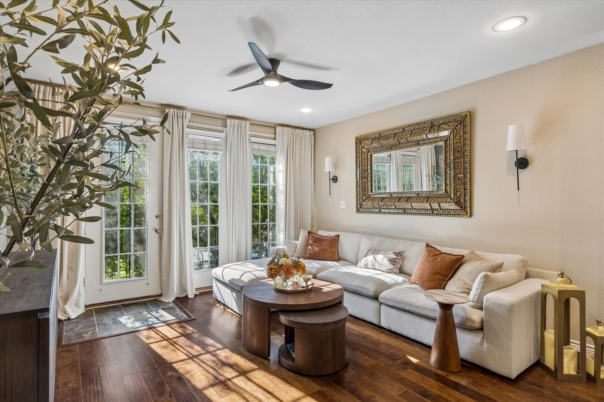 Condominium For Sale in Tarrant County , 950 Henderson Street 1220, Fort Worth, Texas 76102, 2 Bedroom, 2 Bathroom, Garage spaces, 1,272 Sqft, built in 2007, mls#21313521, Real Estate Agent in Fort Worth, Homes For Sale in Tarrant county, Homes For Sale in Fort Worth, Realtor in Fort Worth Texas, Real Estate Brokerage Independent Realty Texas, Luminita Cordes Realtor