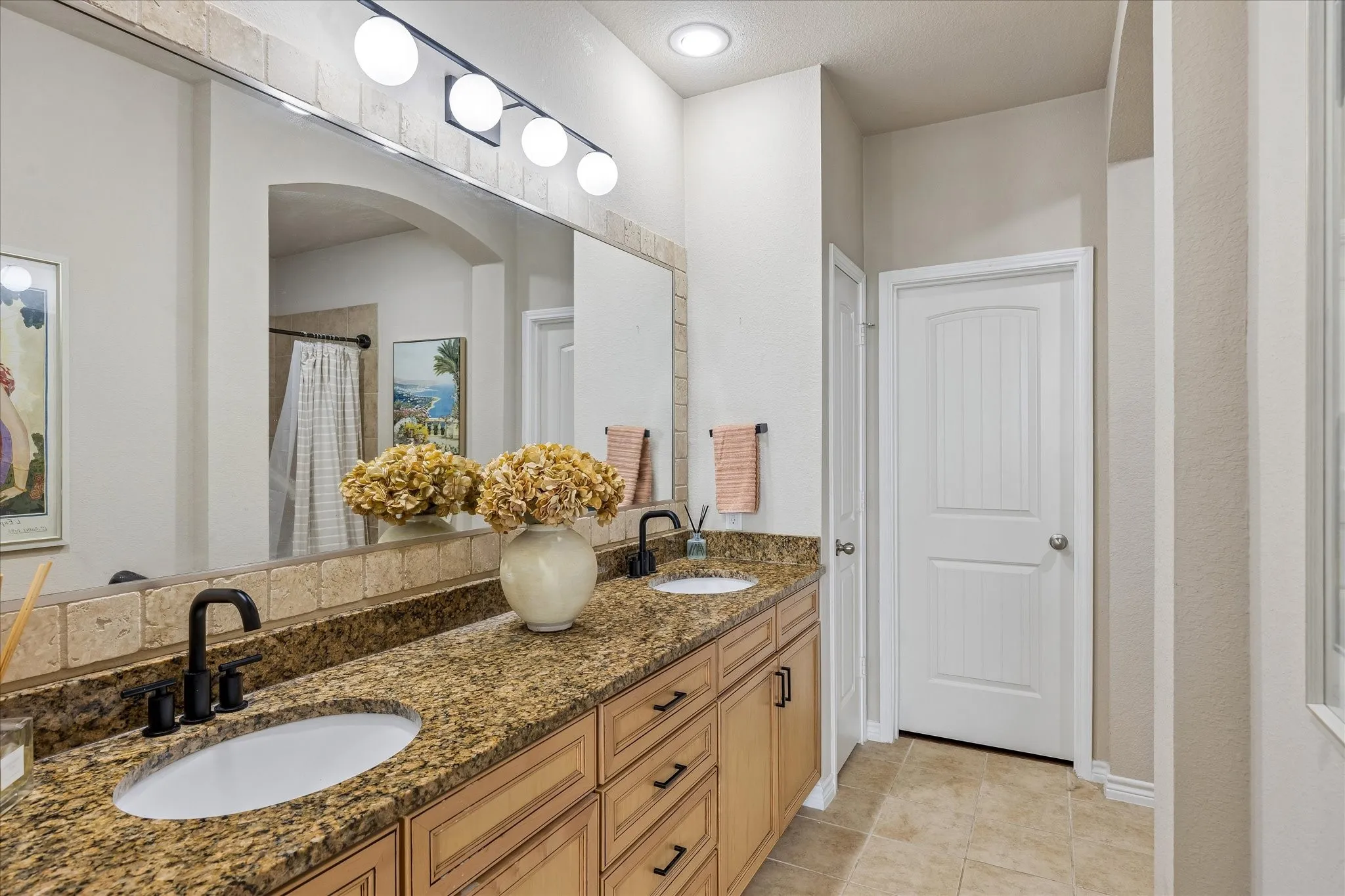 Condominium For Sale in Tarrant County , 950 Henderson Street 1220, Fort Worth, Texas 76102, 2 Bedroom, 2 Bathroom, Garage spaces, 1,272 Sqft, built in 2007, mls#21313521, Real Estate Agent in Fort Worth, Homes For Sale in Tarrant county, Homes For Sale in Fort Worth, Realtor in Fort Worth Texas, Real Estate Brokerage Independent Realty Texas, Luminita Cordes Realtor