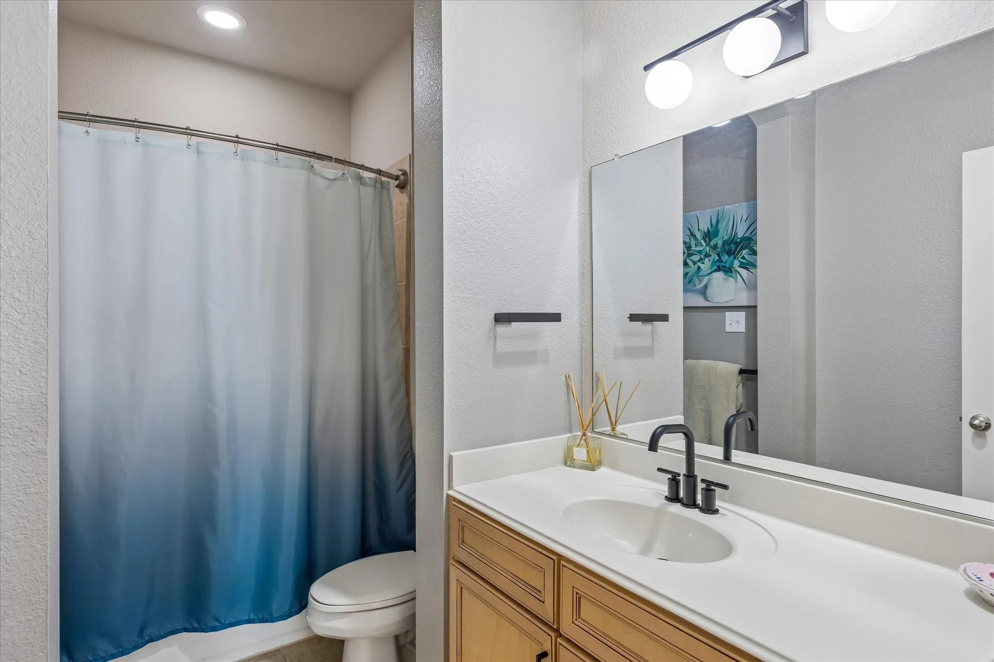 Condominium For Sale in Tarrant County , 950 Henderson Street 1220, Fort Worth, Texas 76102, 2 Bedroom, 2 Bathroom, Garage spaces, 1,272 Sqft, built in 2007, mls#21313521, Real Estate Agent in Fort Worth, Homes For Sale in Tarrant county, Homes For Sale in Fort Worth, Realtor in Fort Worth Texas, Real Estate Brokerage Independent Realty Texas, Luminita Cordes Realtor