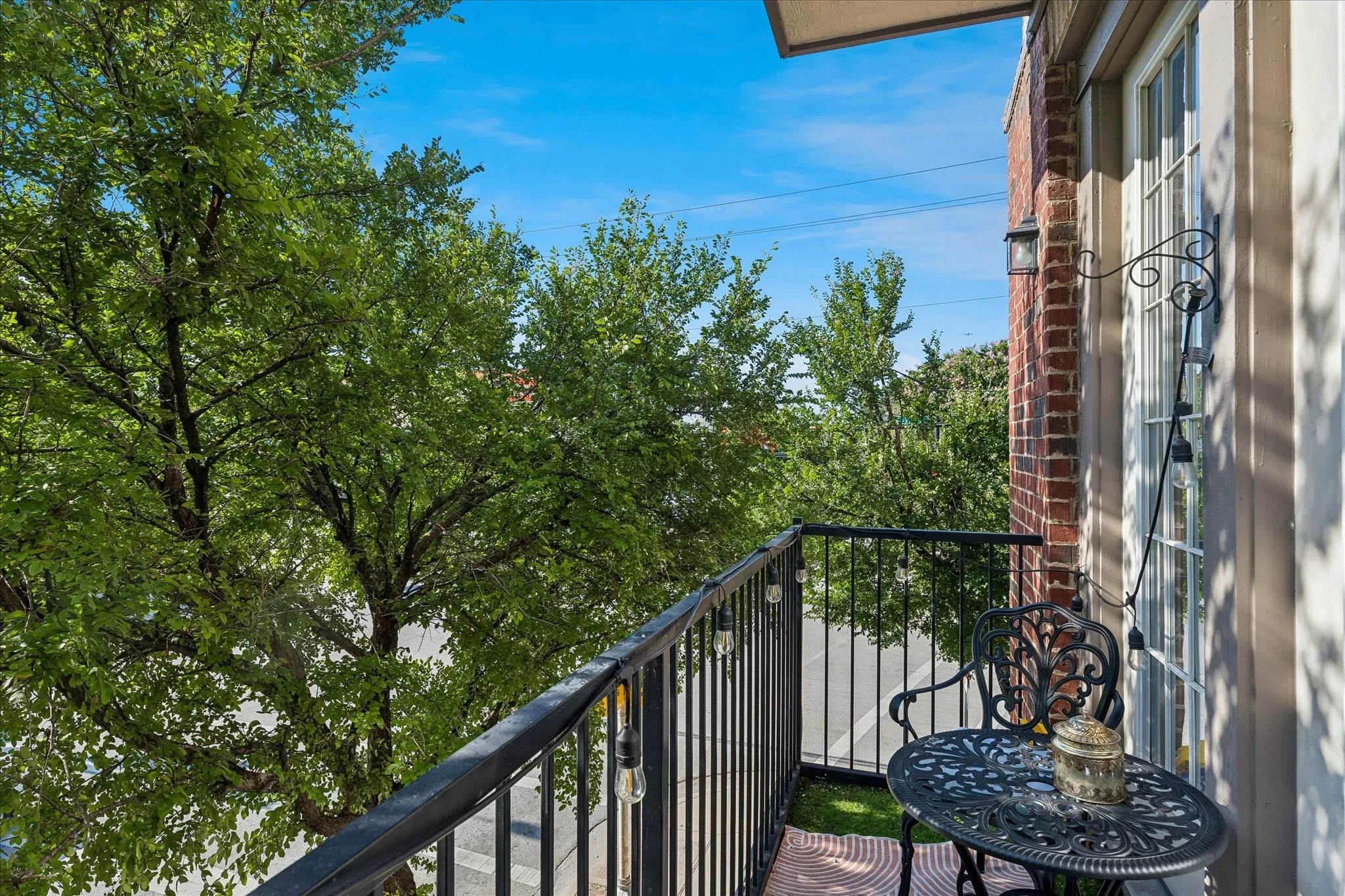 Condominium For Sale in Tarrant County , 950 Henderson Street 1220, Fort Worth, Texas 76102, 2 Bedroom, 2 Bathroom, Garage spaces, 1,272 Sqft, built in 2007, mls#21313521, Real Estate Agent in Fort Worth, Homes For Sale in Tarrant county, Homes For Sale in Fort Worth, Realtor in Fort Worth Texas, Real Estate Brokerage Independent Realty Texas, Luminita Cordes Realtor