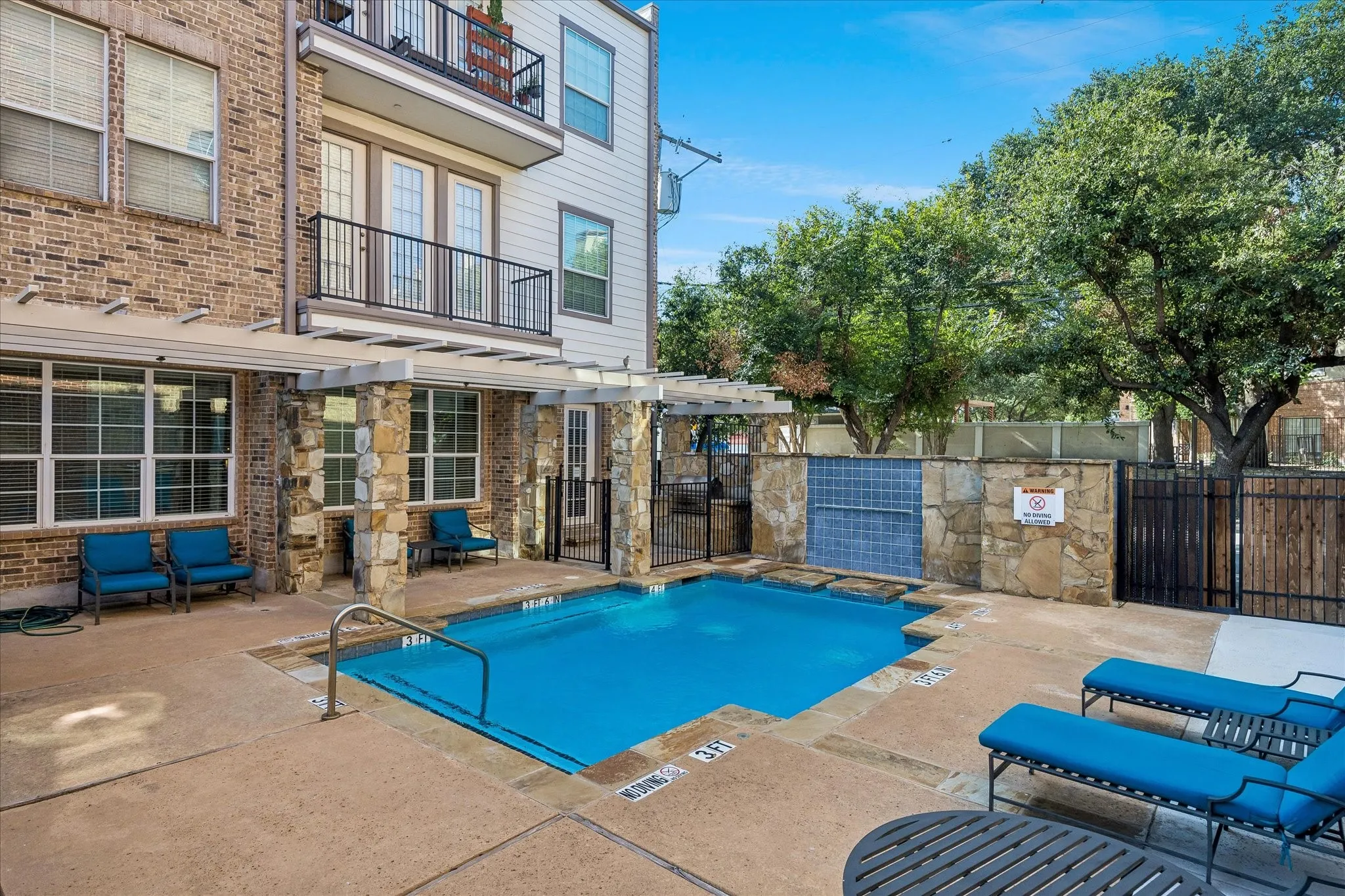 Condominium For Sale in Tarrant County , 950 Henderson Street 1220, Fort Worth, Texas 76102, 2 Bedroom, 2 Bathroom, Garage spaces, 1,272 Sqft, built in 2007, mls#21313521, Real Estate Agent in Fort Worth, Homes For Sale in Tarrant county, Homes For Sale in Fort Worth, Realtor in Fort Worth Texas, Real Estate Brokerage Independent Realty Texas, Luminita Cordes Realtor