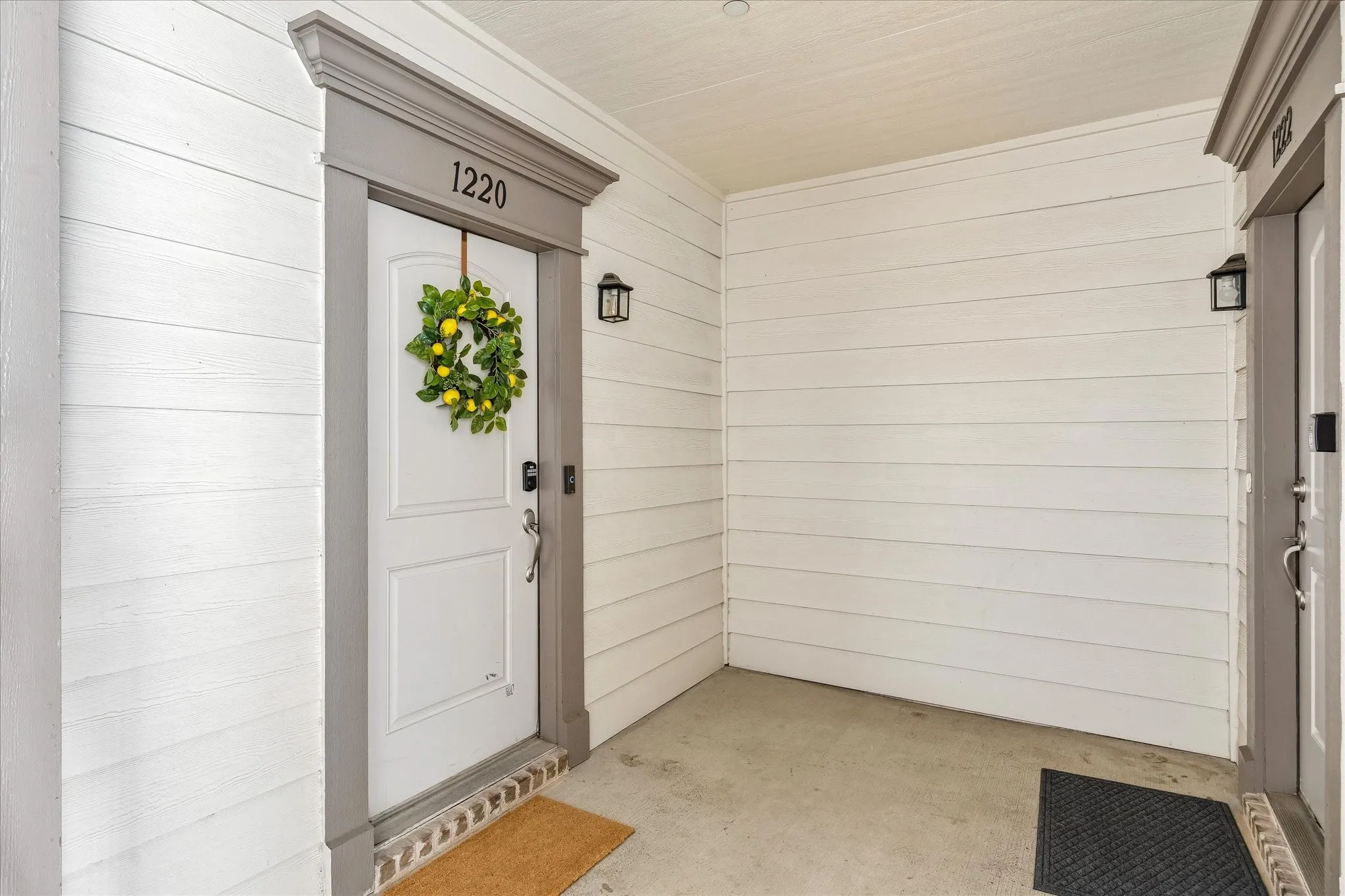 Condominium For Sale in Tarrant County , 950 Henderson Street 1220, Fort Worth, Texas 76102, 2 Bedroom, 2 Bathroom, Garage spaces, 1,272 Sqft, built in 2007, mls#21313521, Real Estate Agent in Fort Worth, Homes For Sale in Tarrant county, Homes For Sale in Fort Worth, Realtor in Fort Worth Texas, Real Estate Brokerage Independent Realty Texas, Luminita Cordes Realtor