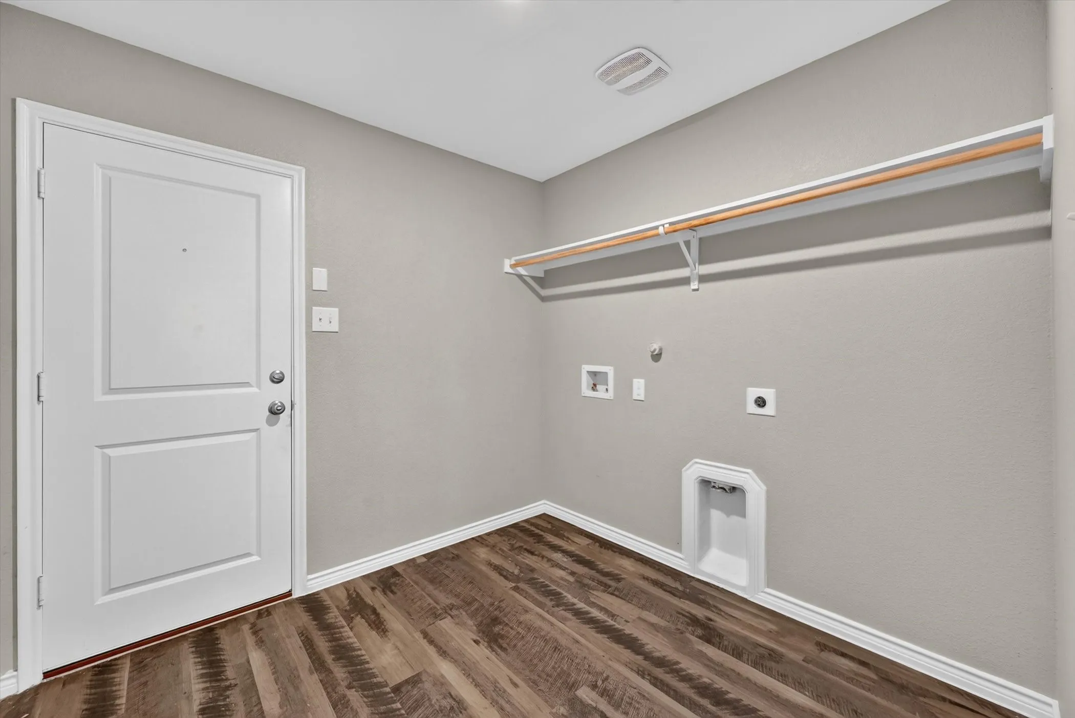 Single Family Residence For Sale in Ellis County , 205 Watson Street, Red Oak, Texas 75154, 4 Bedroom, 2 Bathroom, 2 Garage spaces, 2,210 Sqft, built in 2018, mls#21314889, Real Estate Agent in Red Oak, Homes For Sale in Ellis county, Homes For Sale in Red Oak, Realtor in Red Oak Texas, Real Estate Brokerage Independent Realty Texas, Luminita Cordes Realtor