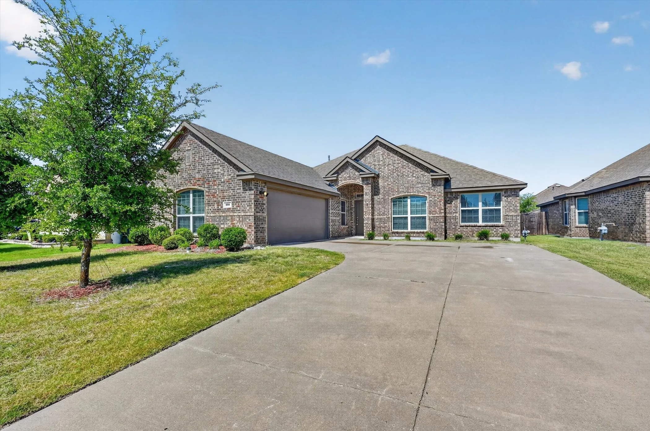 Single Family Residence For Sale in Ellis County , 205 Watson Street, Red Oak, Texas 75154, 4 Bedroom, 2 Bathroom, 2 Garage spaces, 2,210 Sqft, built in 2018, mls#21314889, Real Estate Agent in Red Oak, Homes For Sale in Ellis county, Homes For Sale in Red Oak, Realtor in Red Oak Texas, Real Estate Brokerage Independent Realty Texas, Luminita Cordes Realtor