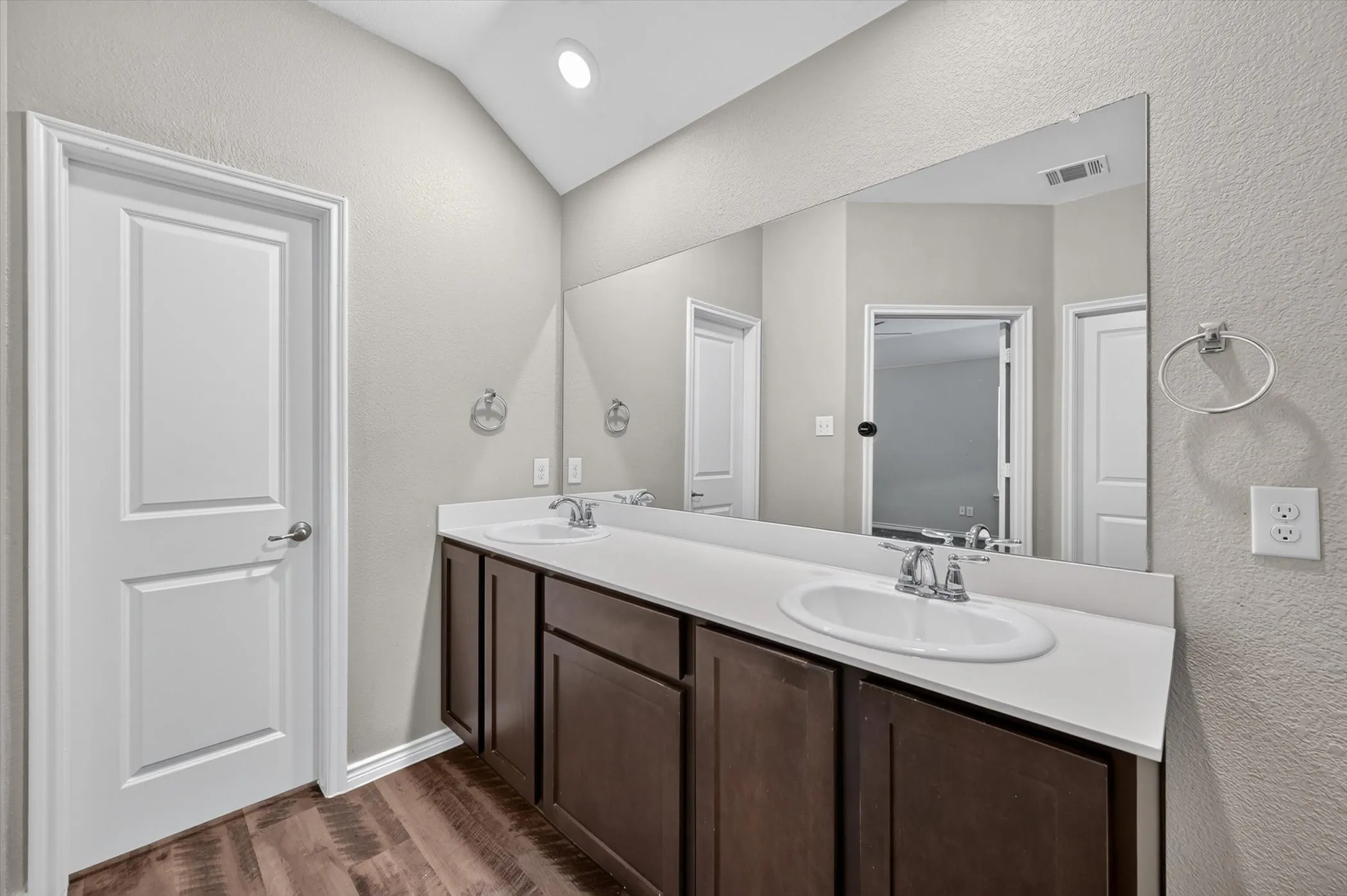 Single Family Residence For Sale in Ellis County , 205 Watson Street, Red Oak, Texas 75154, 4 Bedroom, 2 Bathroom, 2 Garage spaces, 2,210 Sqft, built in 2018, mls#21314889, Real Estate Agent in Red Oak, Homes For Sale in Ellis county, Homes For Sale in Red Oak, Realtor in Red Oak Texas, Real Estate Brokerage Independent Realty Texas, Luminita Cordes Realtor