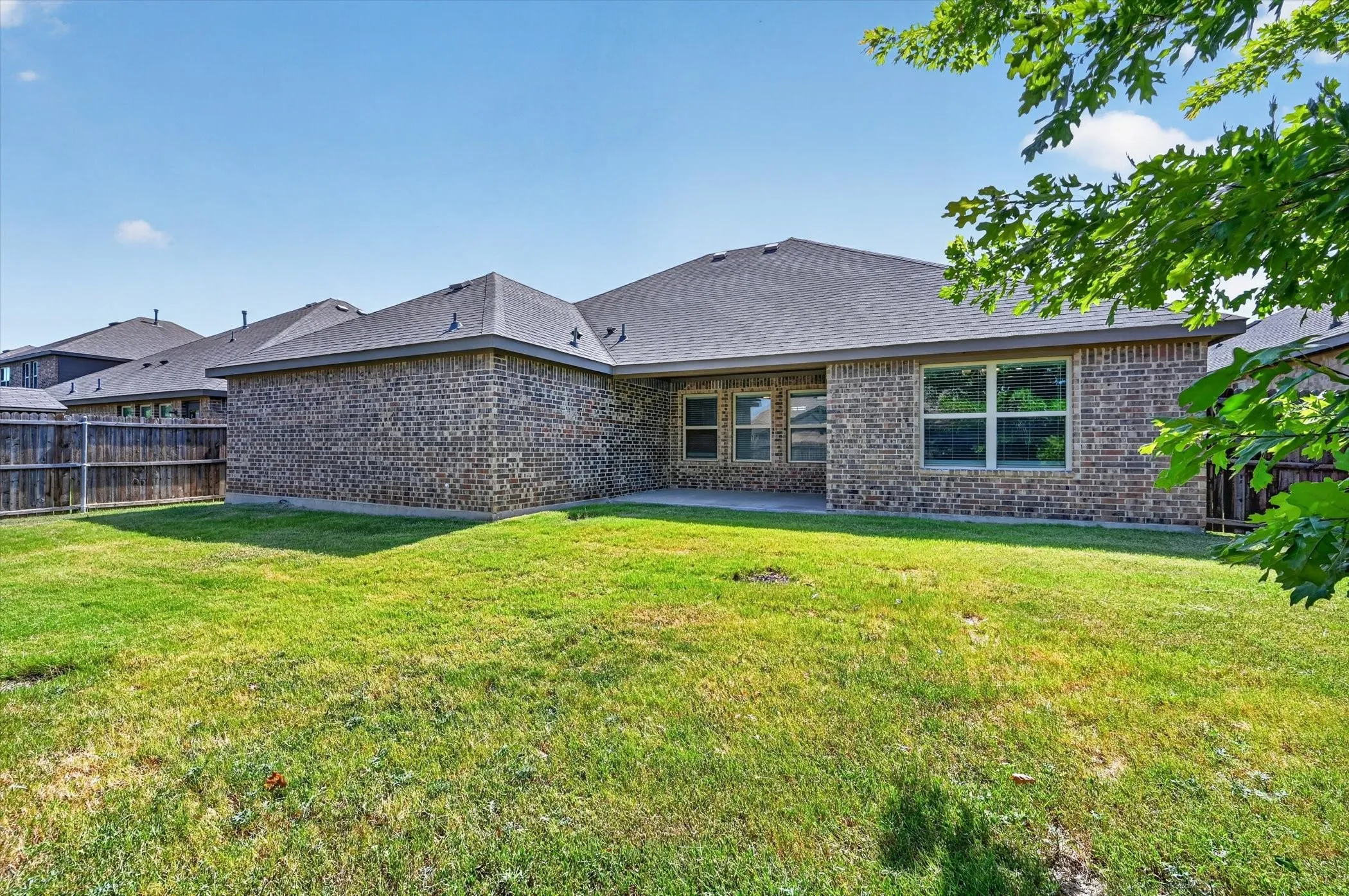 Single Family Residence For Sale in Ellis County , 205 Watson Street, Red Oak, Texas 75154, 4 Bedroom, 2 Bathroom, 2 Garage spaces, 2,210 Sqft, built in 2018, mls#21314889, Real Estate Agent in Red Oak, Homes For Sale in Ellis county, Homes For Sale in Red Oak, Realtor in Red Oak Texas, Real Estate Brokerage Independent Realty Texas, Luminita Cordes Realtor