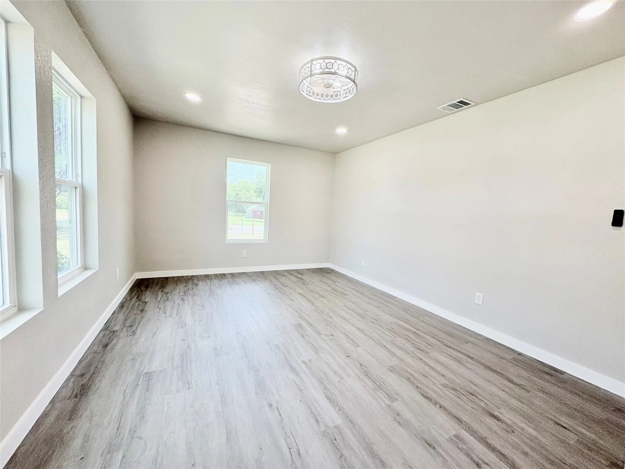 Single Family Residence For Sale in Young County , 1329 4th St, Graham, Texas 76450, 2 Bedroom, 1 Bathroom, Garage spaces, 900 Sqft, built in 1945, Price $138,900, mls#21314226, Real Estate Agent in Graham, Homes For Sale in Young county, Homes For Sale in Graham, Realtor in Graham Texas, Real Estate Brokerage Independent Realty Texas, Luminita Cordes Realtor